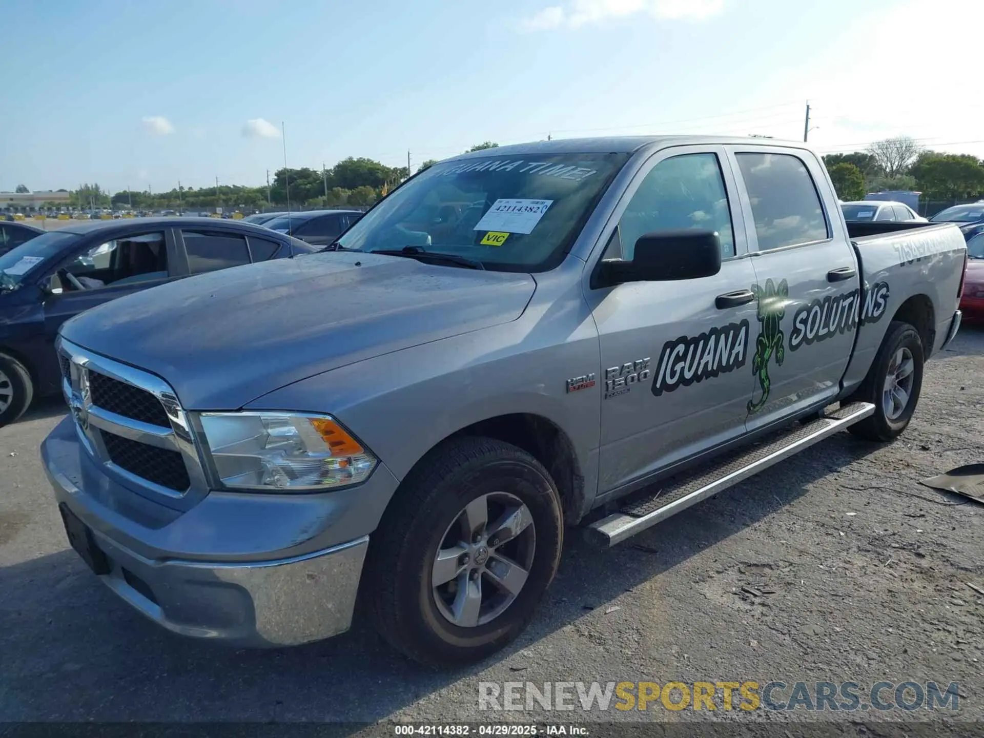 2 Photograph of a damaged car 1C6RR6KT1KS746771 RAM 1500 CLASSIC 2019