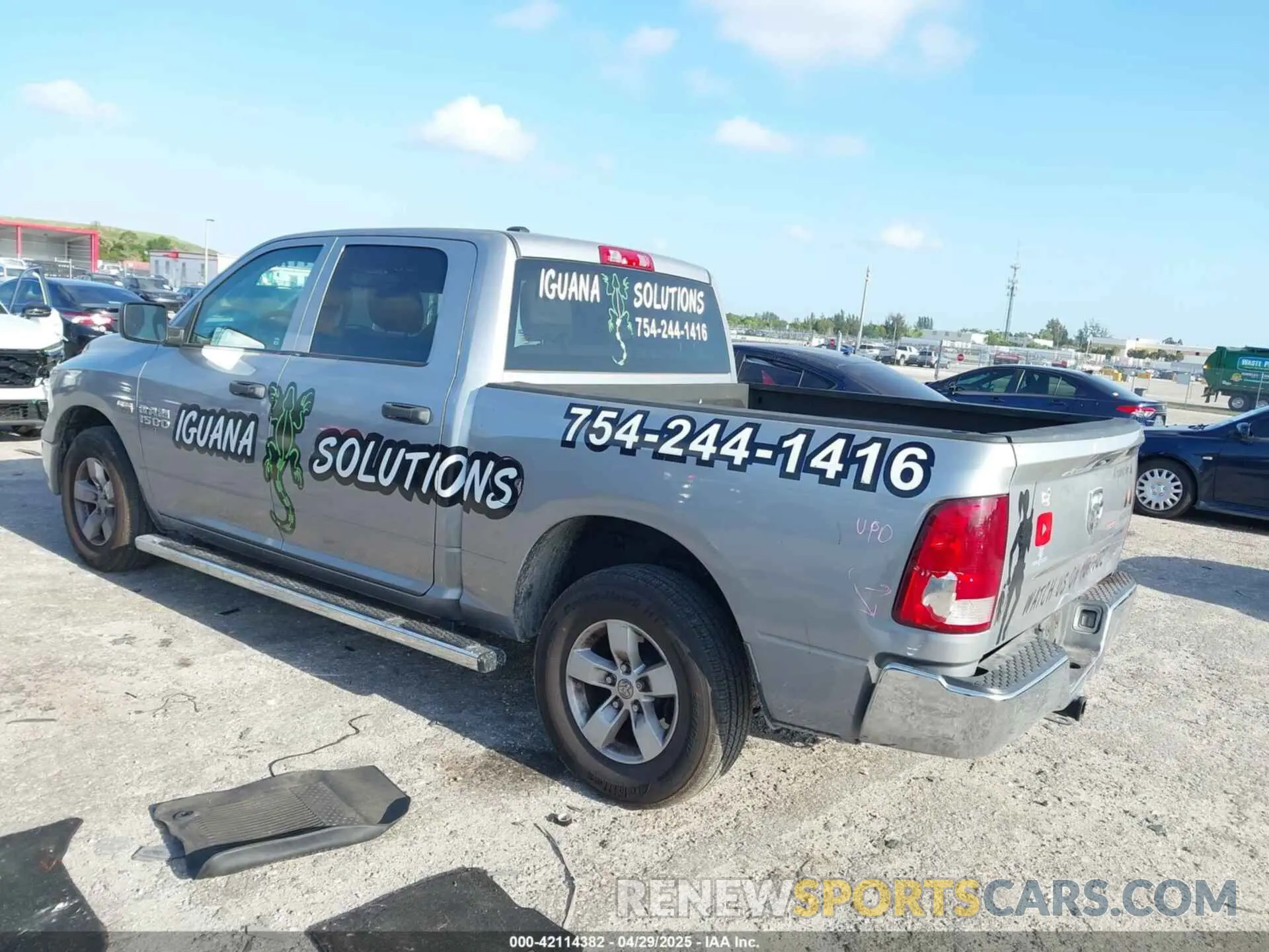 3 Photograph of a damaged car 1C6RR6KT1KS746771 RAM 1500 CLASSIC 2019