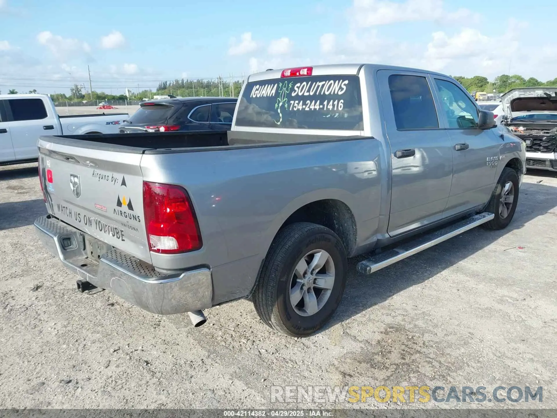 4 Photograph of a damaged car 1C6RR6KT1KS746771 RAM 1500 CLASSIC 2019