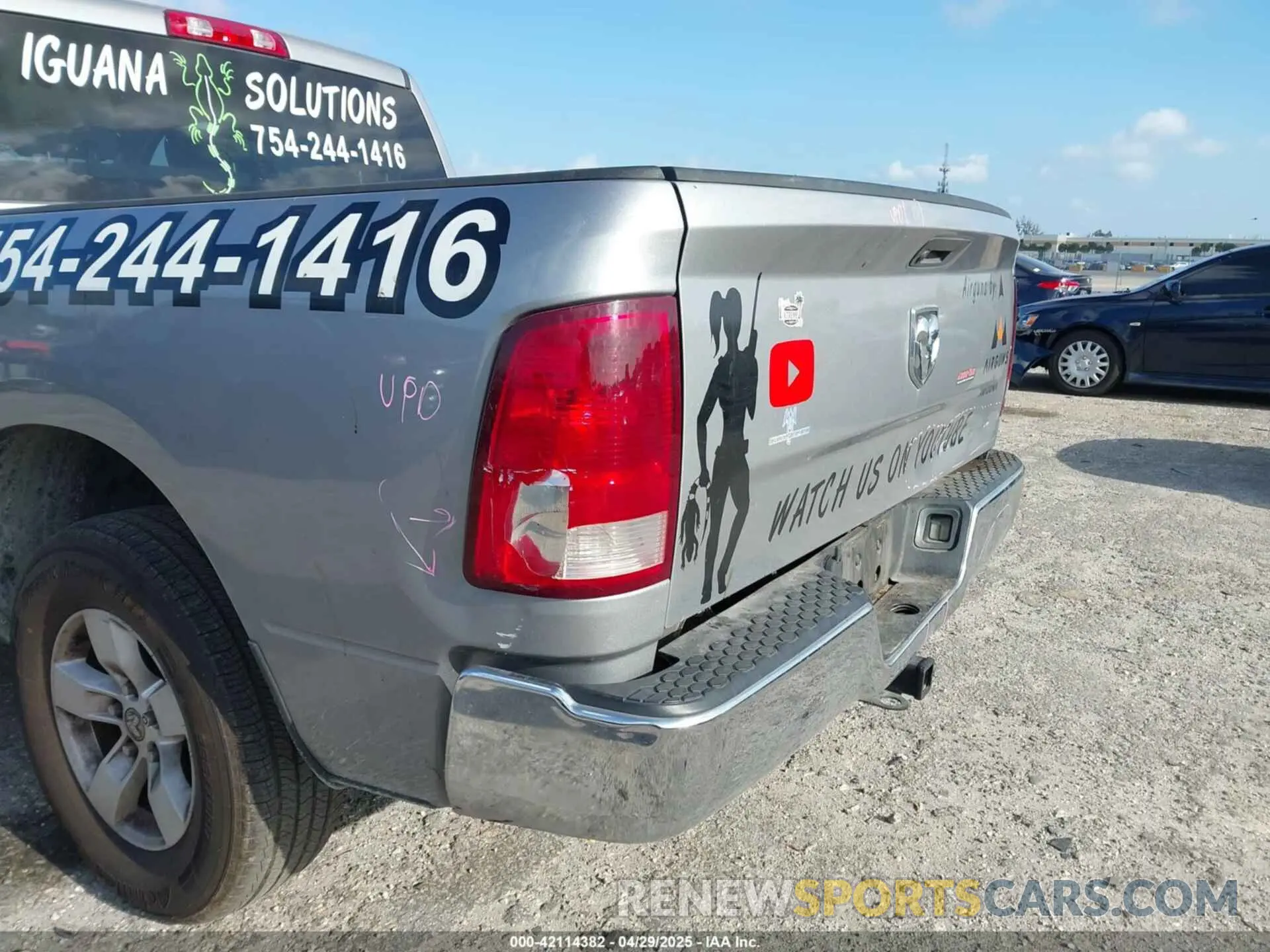 6 Photograph of a damaged car 1C6RR6KT1KS746771 RAM 1500 CLASSIC 2019