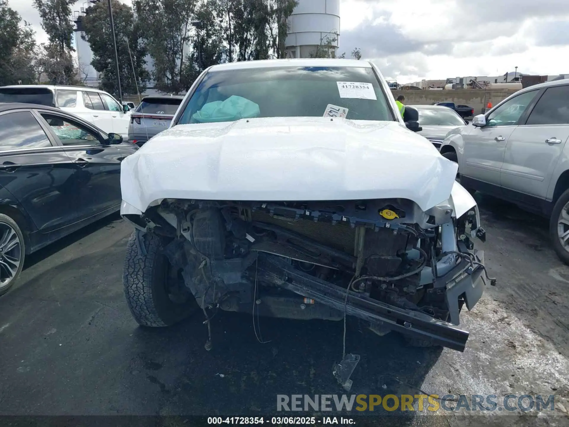 13 Photograph of a damaged car 1C6RR6KT4KS521048 RAM 1500 CLASSIC 2019