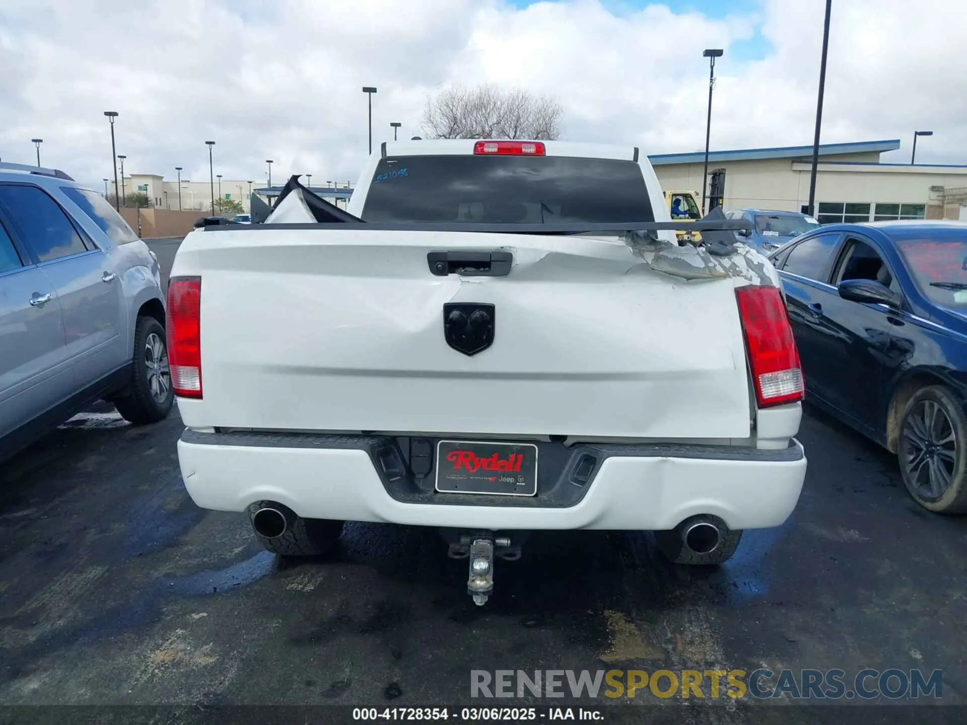17 Photograph of a damaged car 1C6RR6KT4KS521048 RAM 1500 CLASSIC 2019