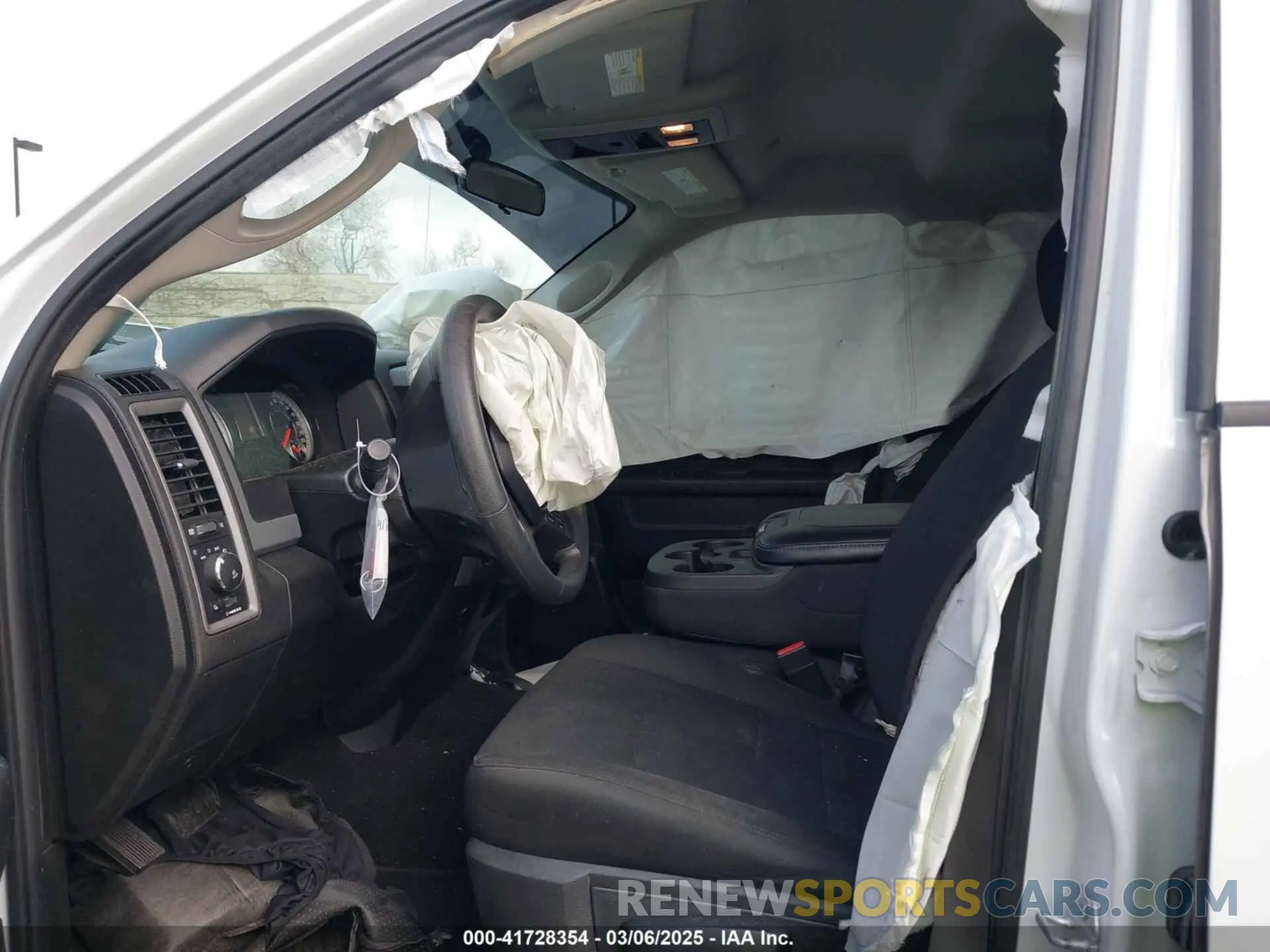 5 Photograph of a damaged car 1C6RR6KT4KS521048 RAM 1500 CLASSIC 2019
