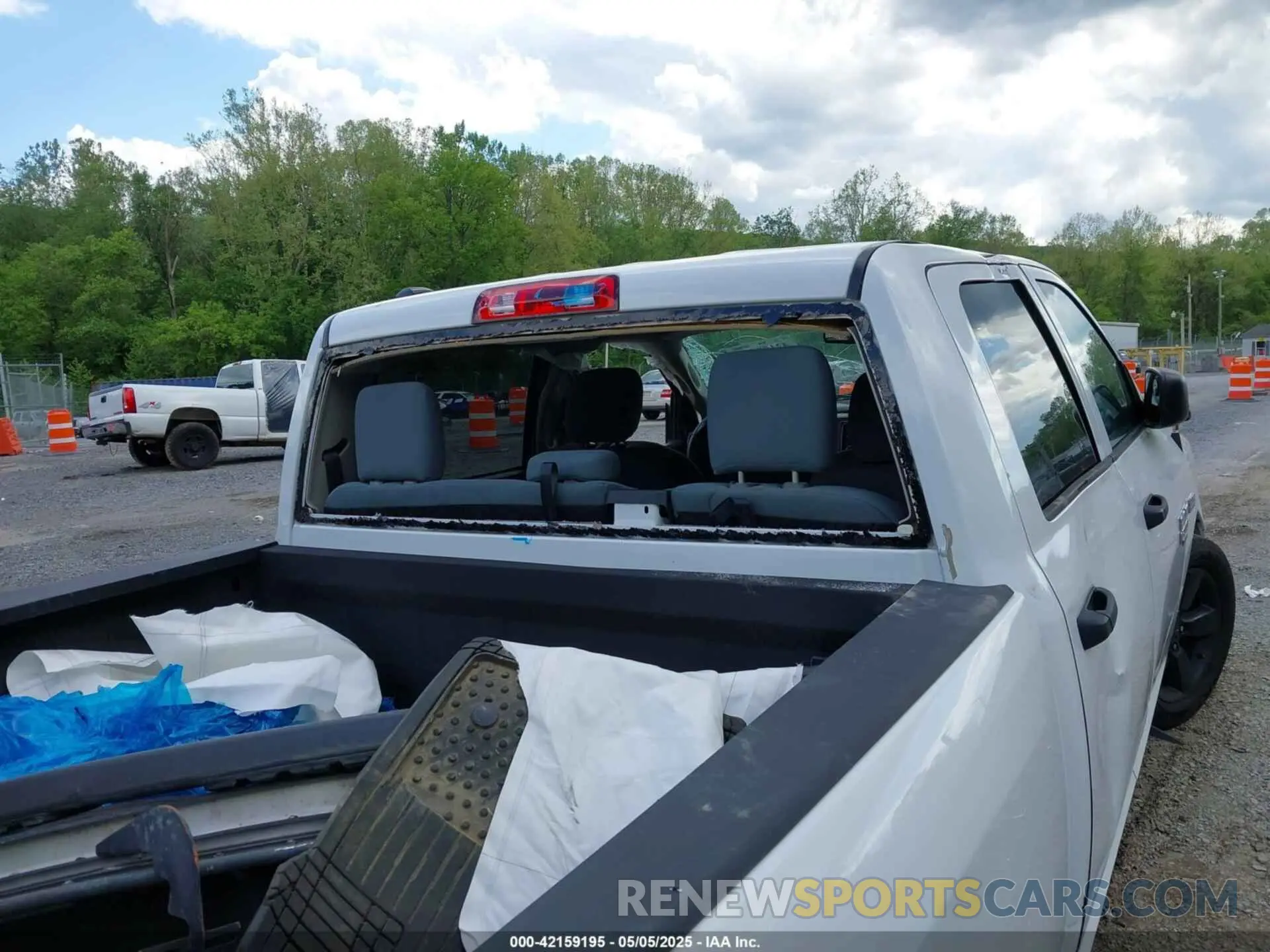15 Photograph of a damaged car 1C6RR6KT5KS552244 RAM 1500 CLASSIC 2019