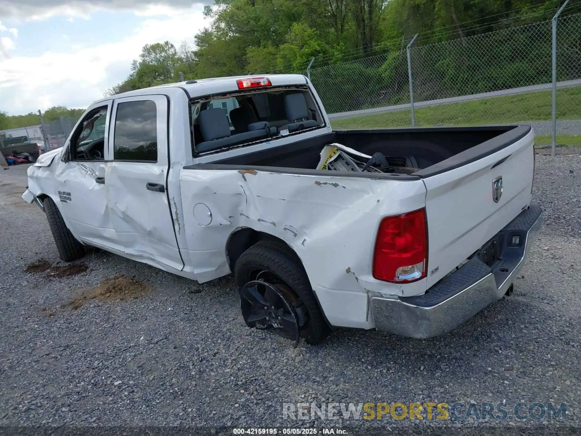3 Photograph of a damaged car 1C6RR6KT5KS552244 RAM 1500 CLASSIC 2019