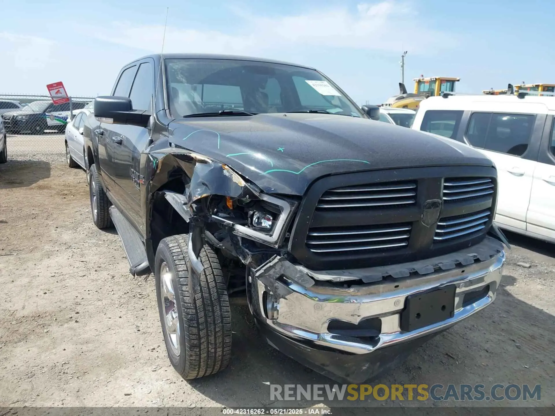 1 Фотография поврежденного автомобиля 1C6RR6LT0KS539223 RAM 1500 CLASSIC 2019