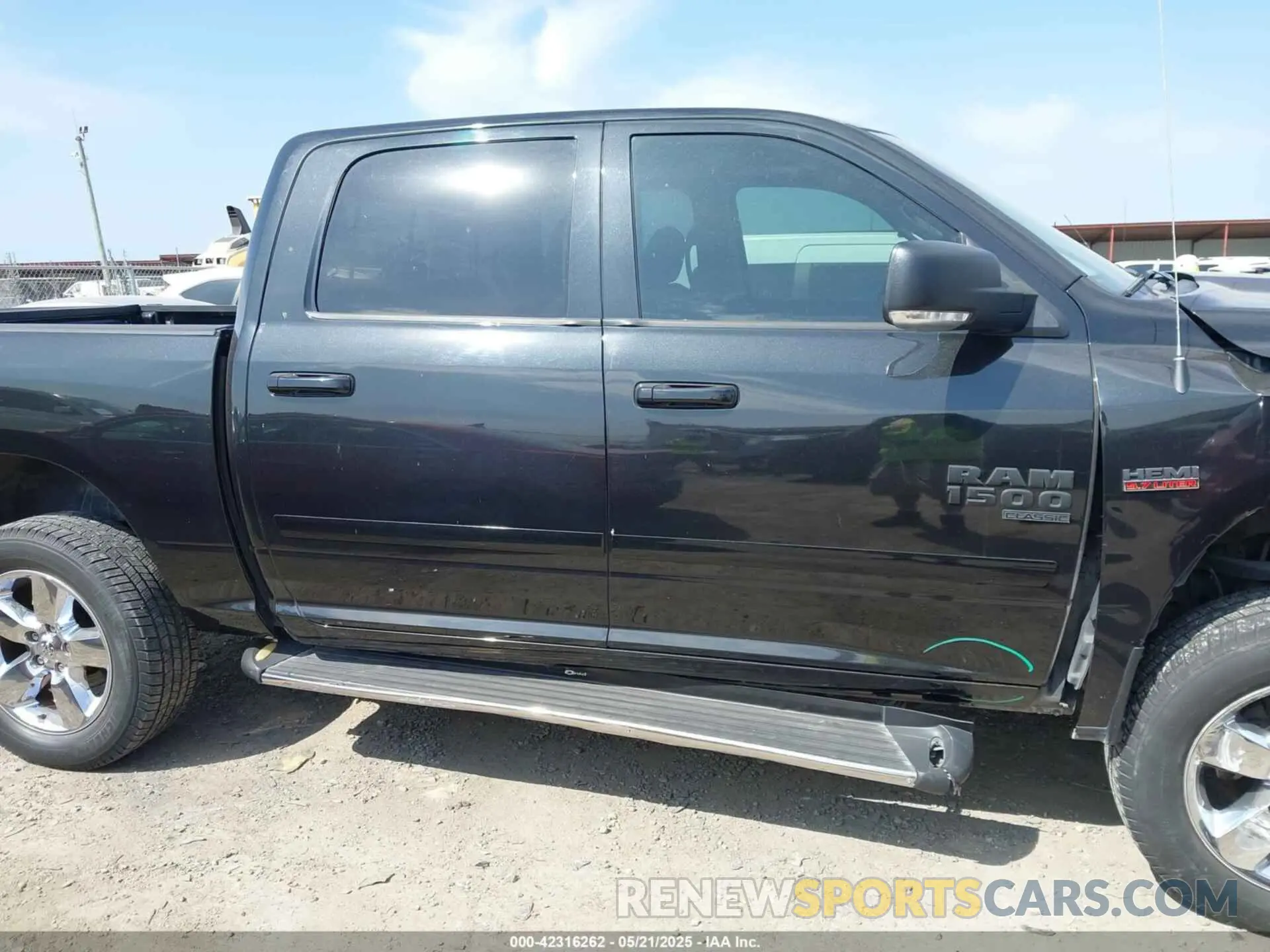 13 Фотография поврежденного автомобиля 1C6RR6LT0KS539223 RAM 1500 CLASSIC 2019