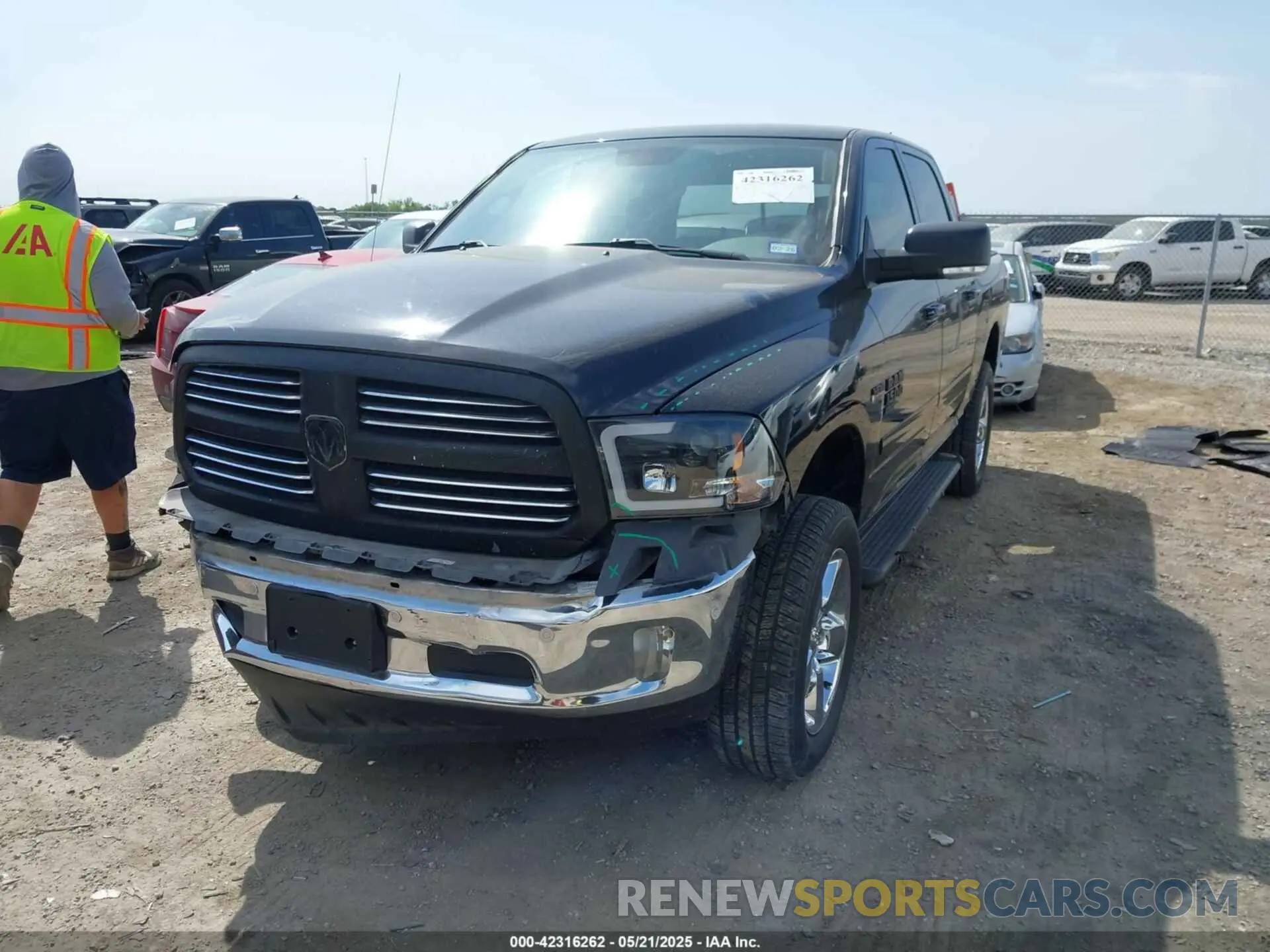 2 Фотография поврежденного автомобиля 1C6RR6LT0KS539223 RAM 1500 CLASSIC 2019