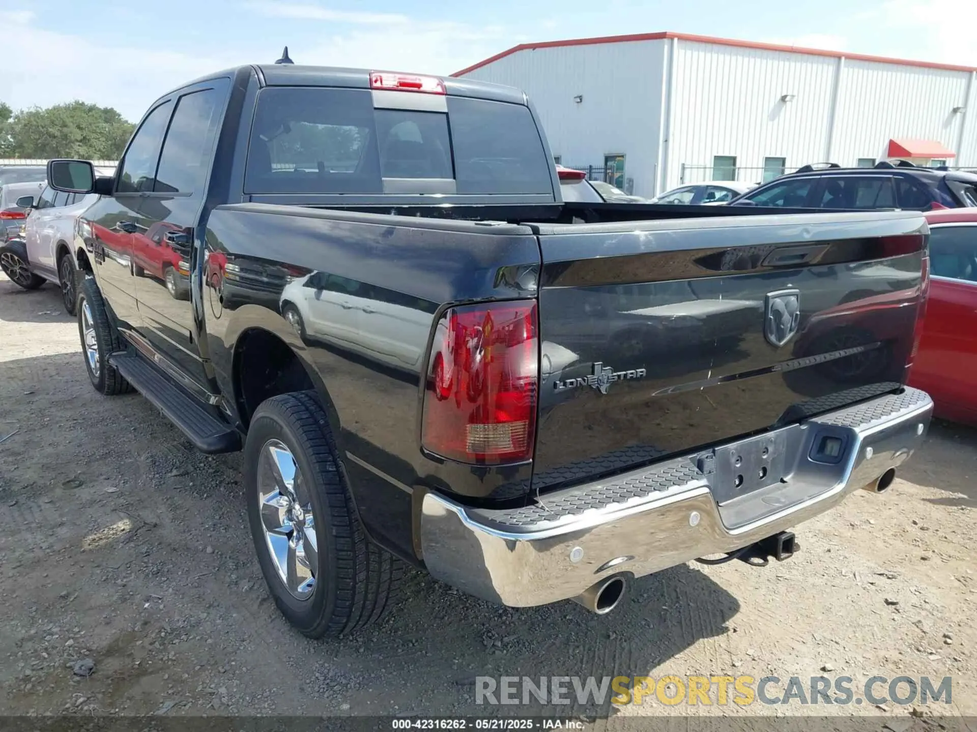 3 Фотография поврежденного автомобиля 1C6RR6LT0KS539223 RAM 1500 CLASSIC 2019