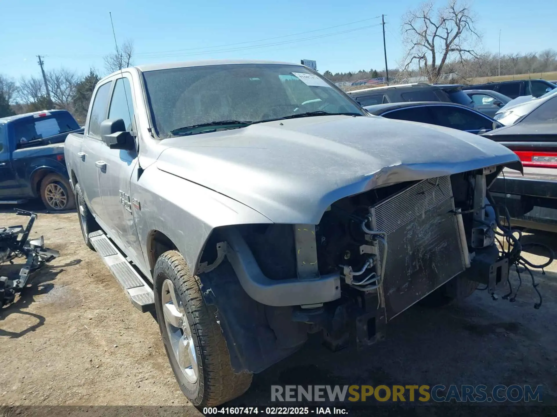 1 Фотография поврежденного автомобиля 1C6RR6LT0KS604104 RAM 1500 CLASSIC 2019