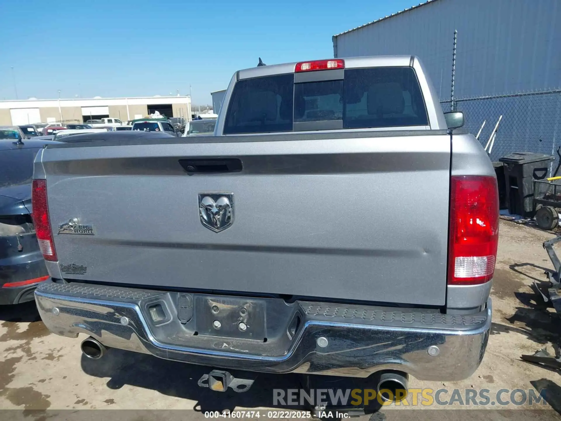 17 Фотография поврежденного автомобиля 1C6RR6LT0KS604104 RAM 1500 CLASSIC 2019