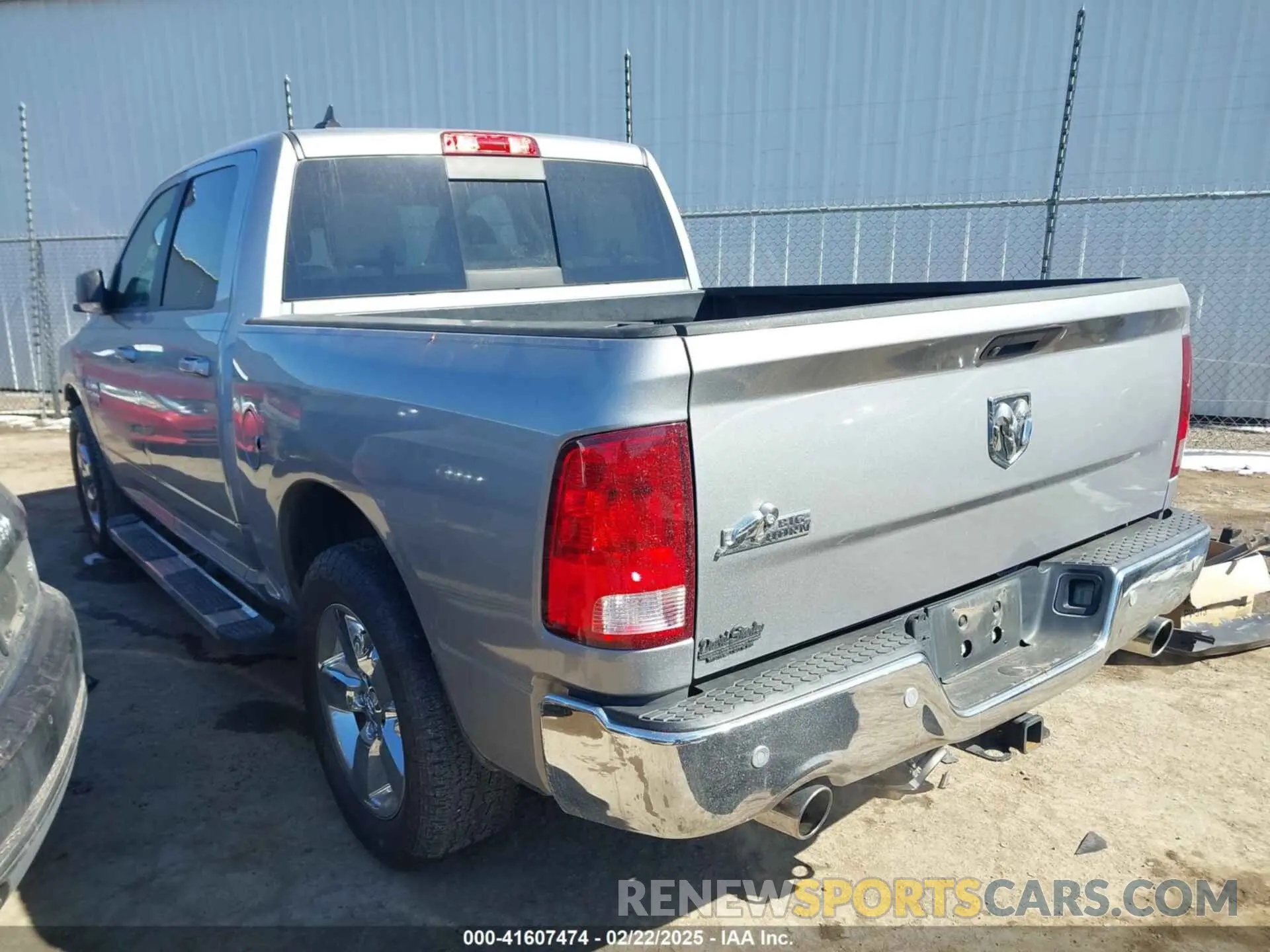 3 Фотография поврежденного автомобиля 1C6RR6LT0KS604104 RAM 1500 CLASSIC 2019