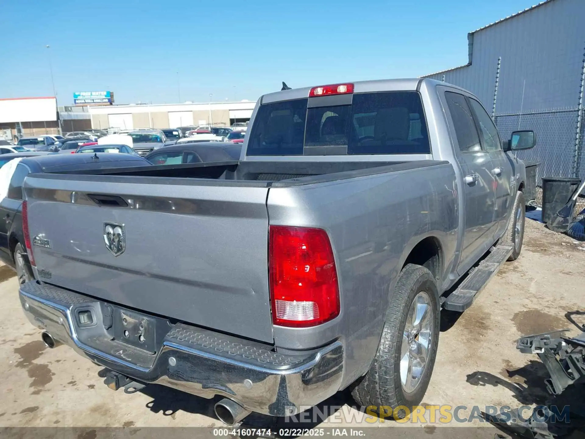 4 Фотография поврежденного автомобиля 1C6RR6LT0KS604104 RAM 1500 CLASSIC 2019