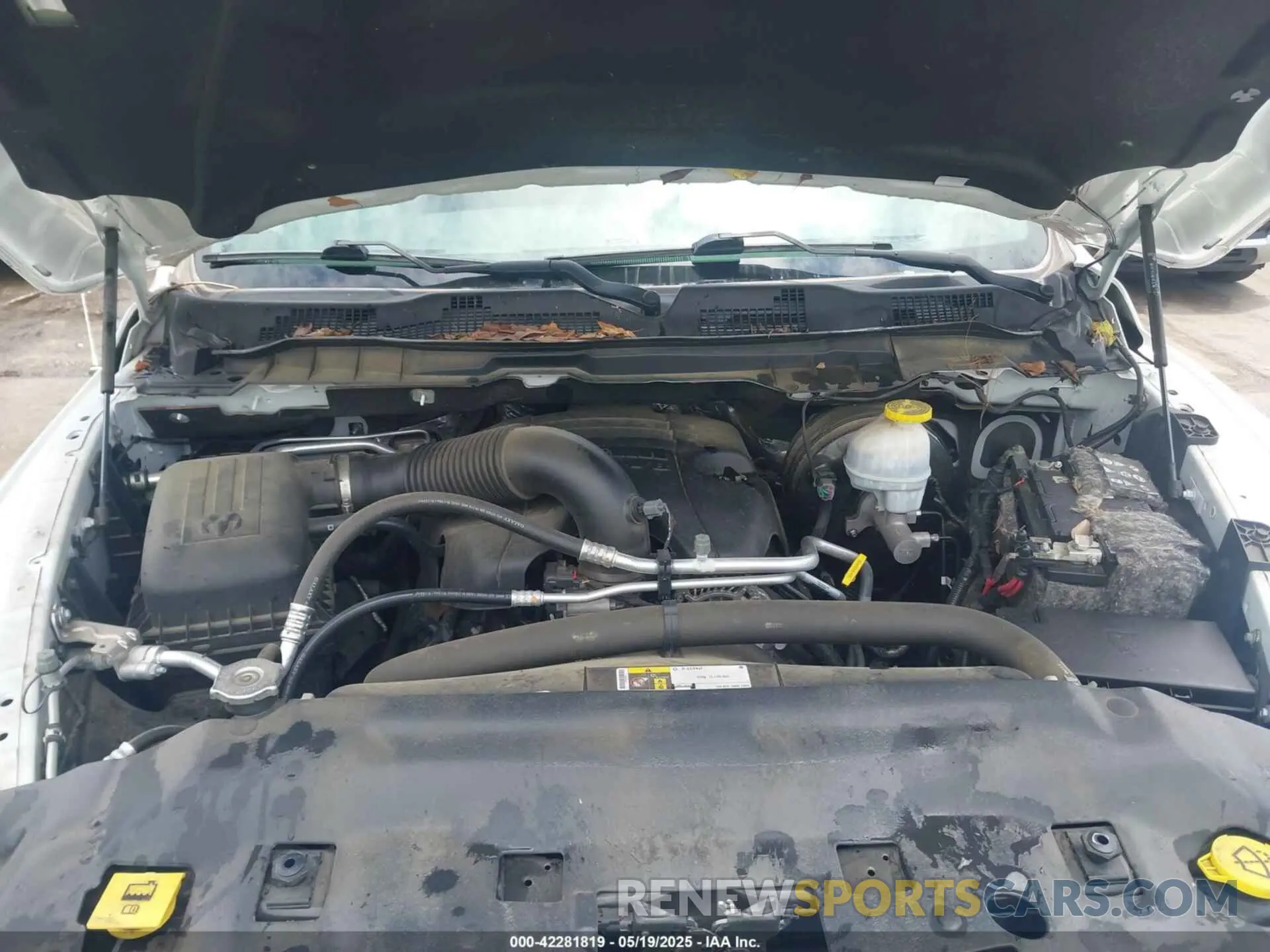 10 Фотография поврежденного автомобиля 1C6RR6LT2KS619557 RAM 1500 CLASSIC 2019