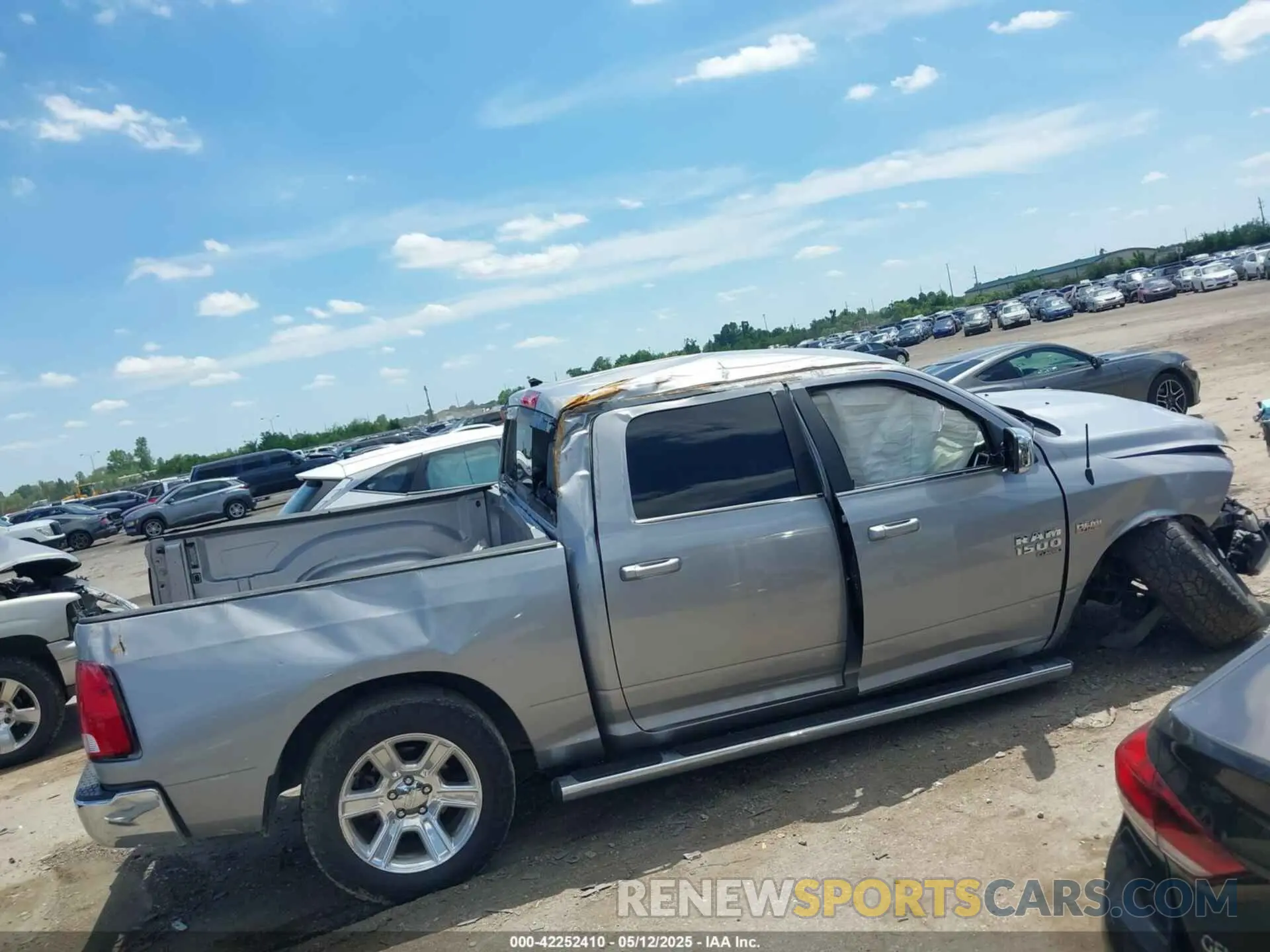 13 Photograph of a damaged car 1C6RR6LT4KS604798 RAM 1500 CLASSIC 2019