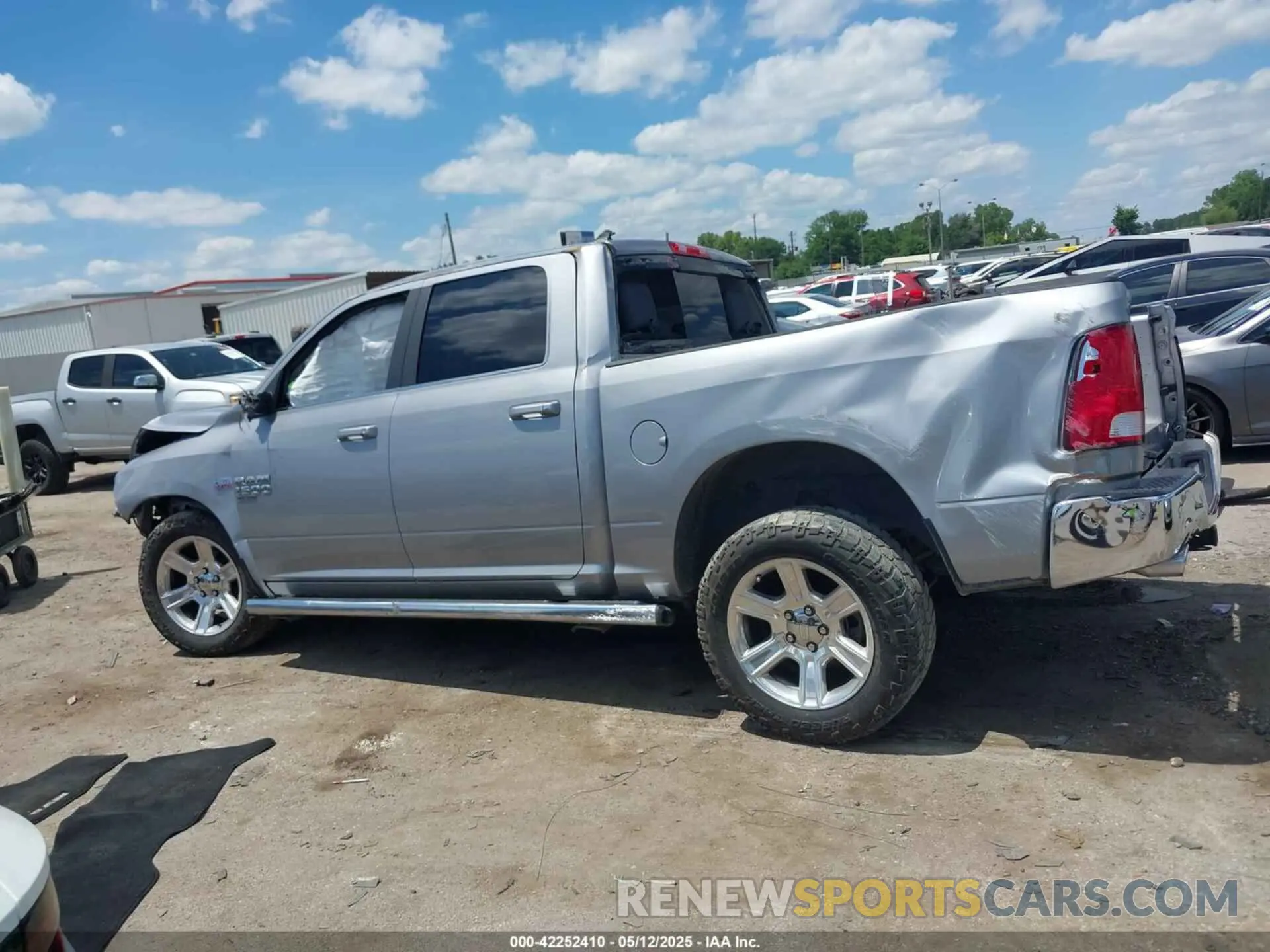 14 Photograph of a damaged car 1C6RR6LT4KS604798 RAM 1500 CLASSIC 2019