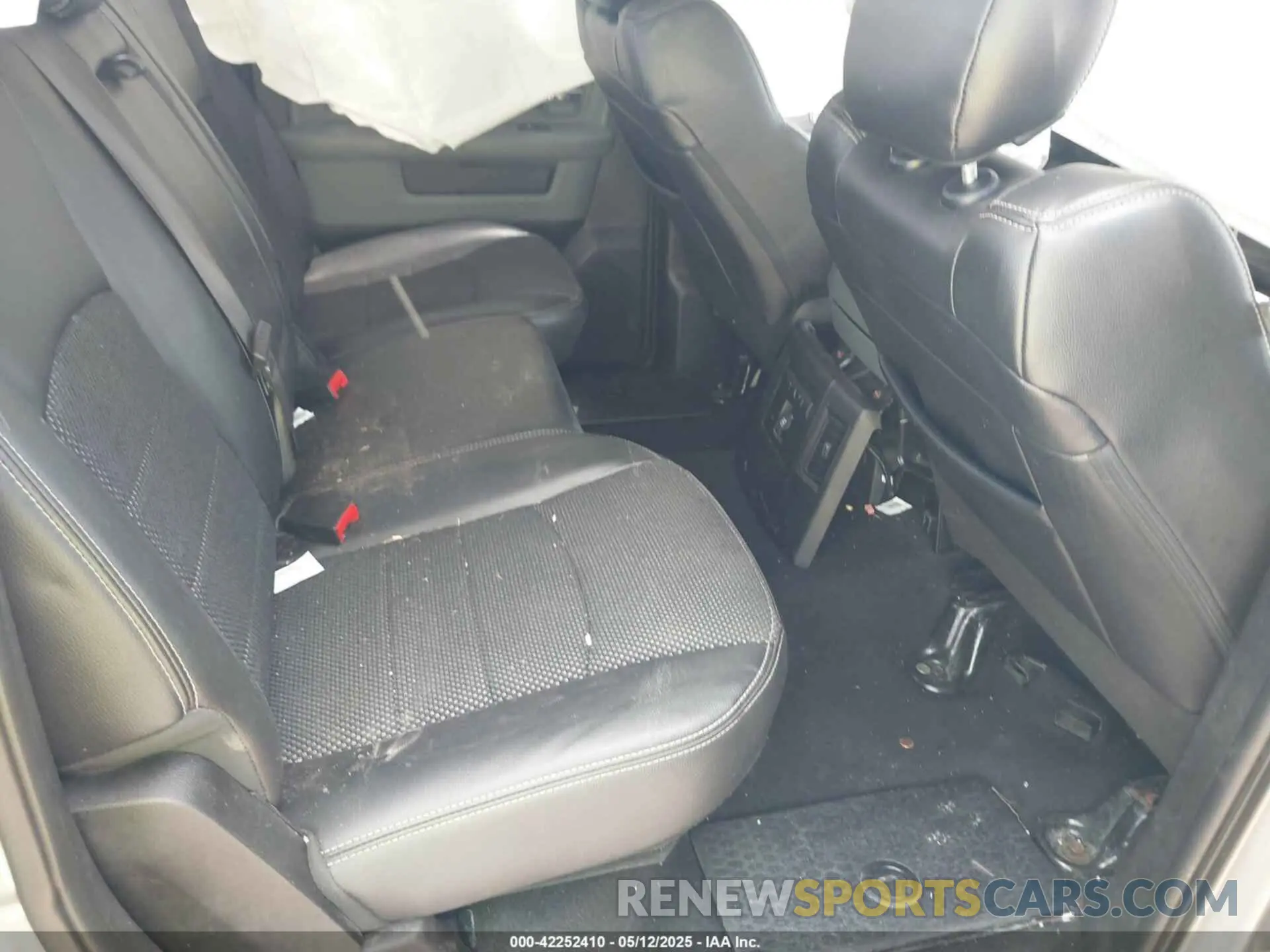 8 Photograph of a damaged car 1C6RR6LT4KS604798 RAM 1500 CLASSIC 2019