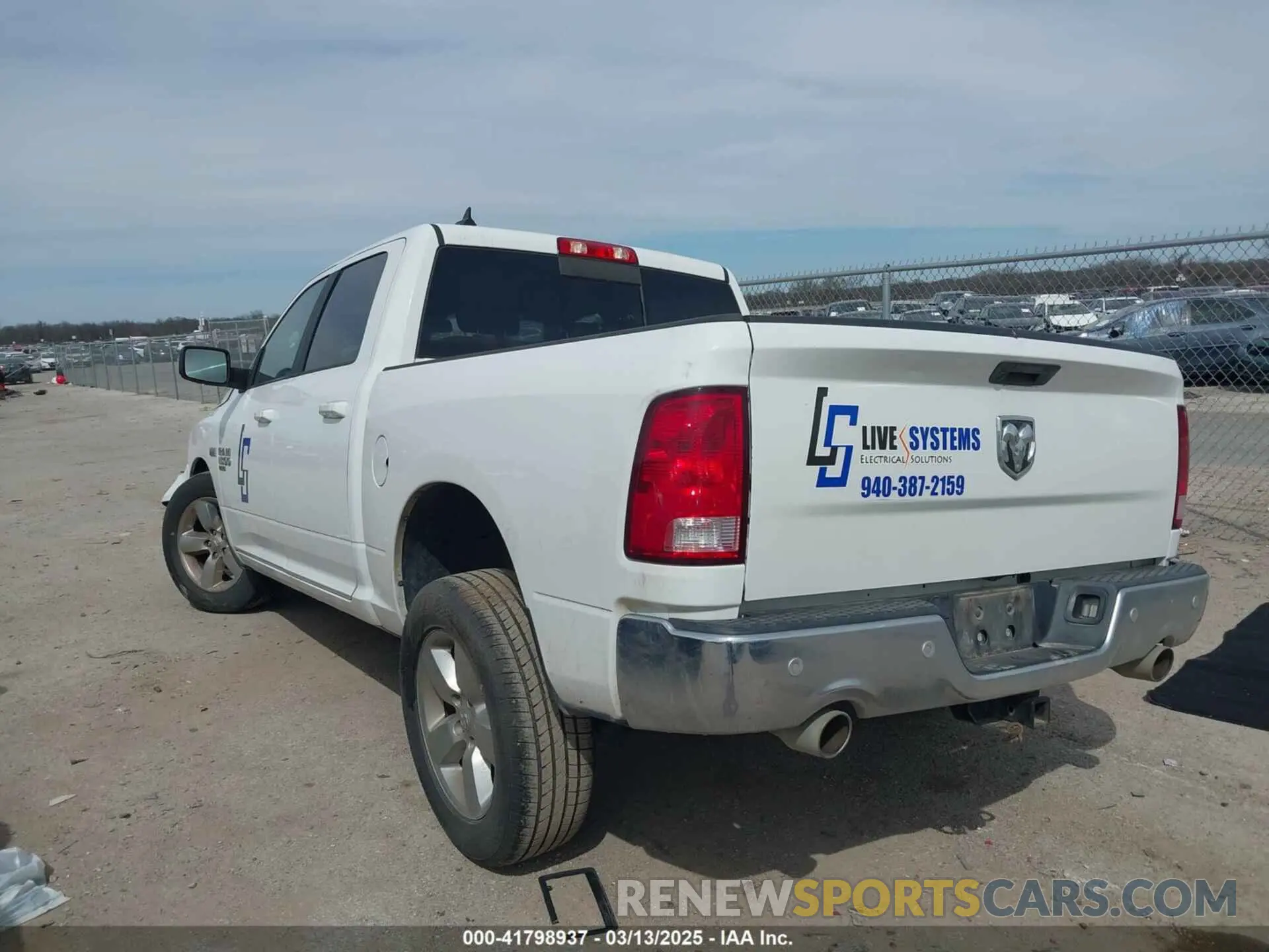 3 Photograph of a damaged car 1C6RR6LT7KS564197 RAM 1500 CLASSIC 2019