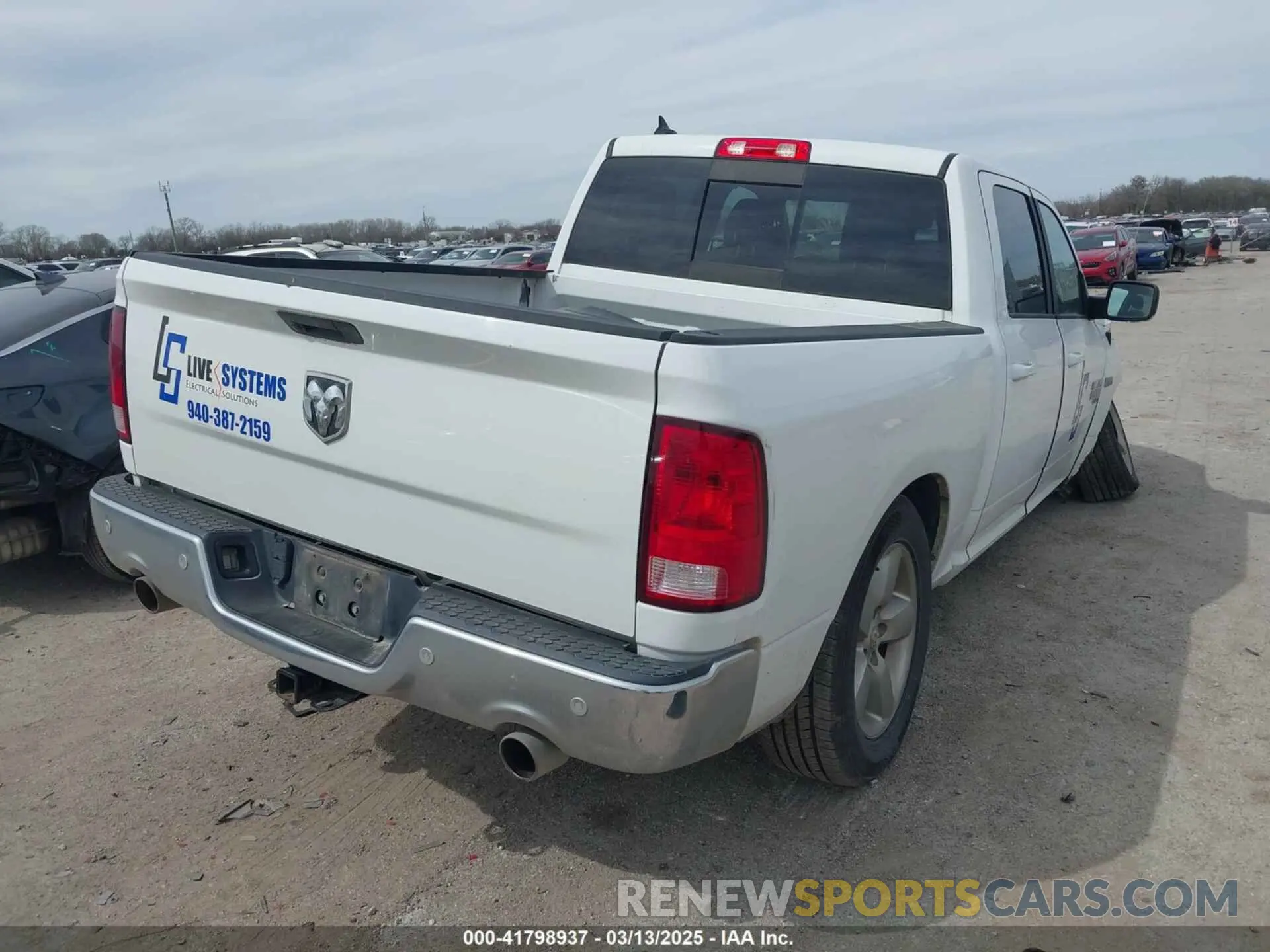 4 Photograph of a damaged car 1C6RR6LT7KS564197 RAM 1500 CLASSIC 2019