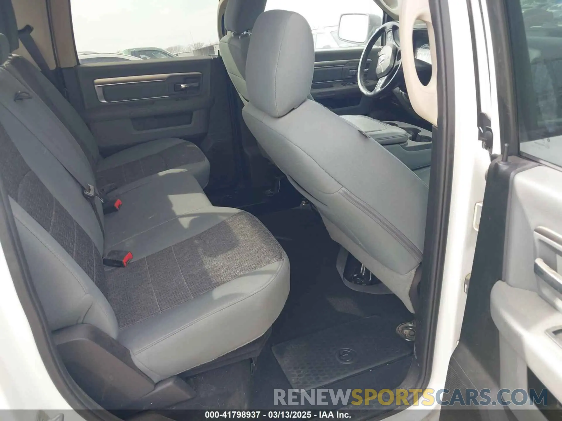 8 Photograph of a damaged car 1C6RR6LT7KS564197 RAM 1500 CLASSIC 2019