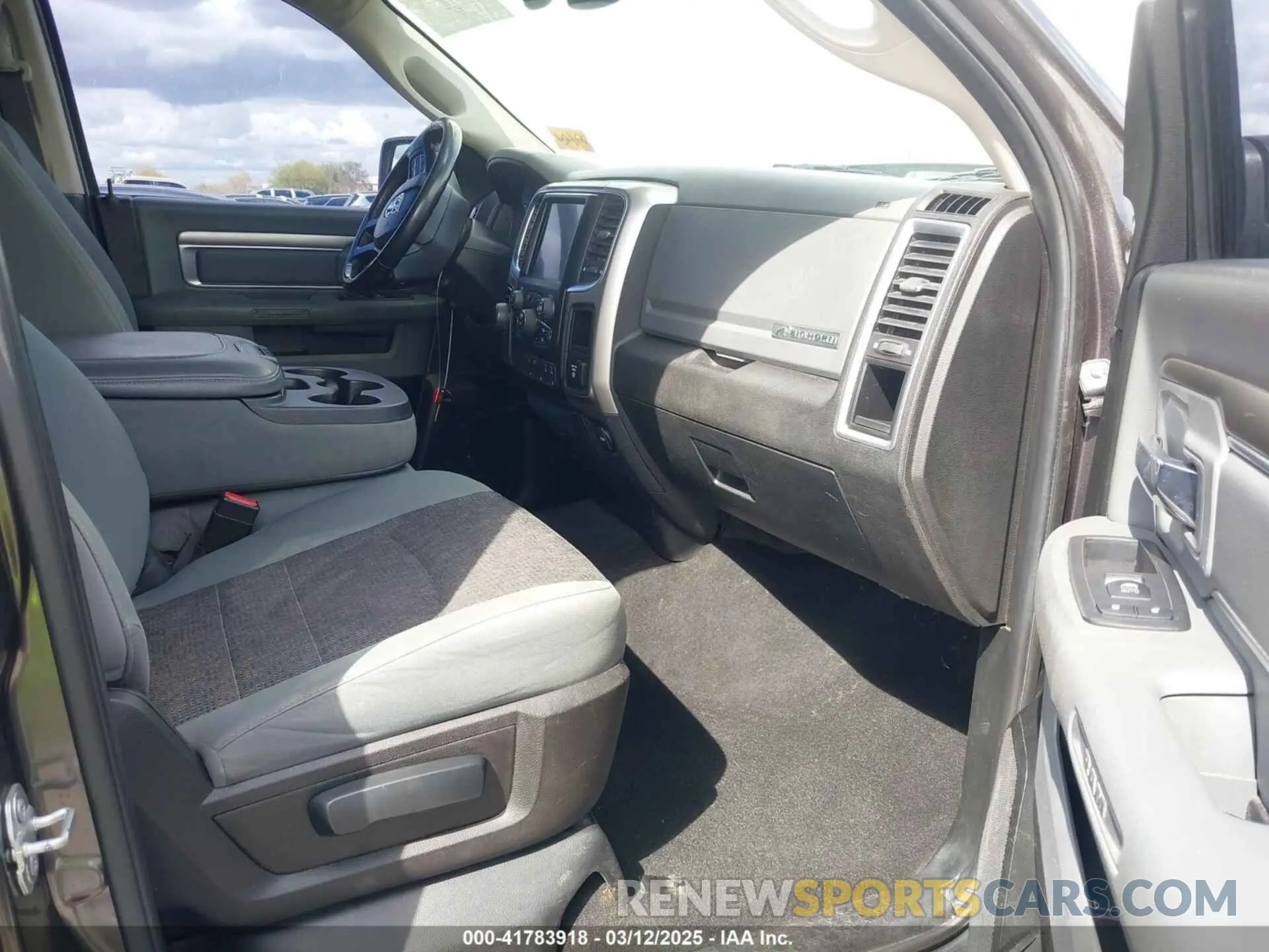 5 Фотография поврежденного автомобиля 1C6RR6LT8KS549269 RAM 1500 CLASSIC 2019