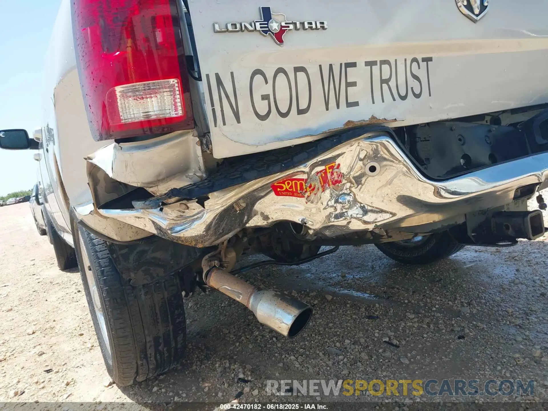 17 Photograph of a damaged car 1C6RR6LT9KS564282 RAM 1500 CLASSIC 2019