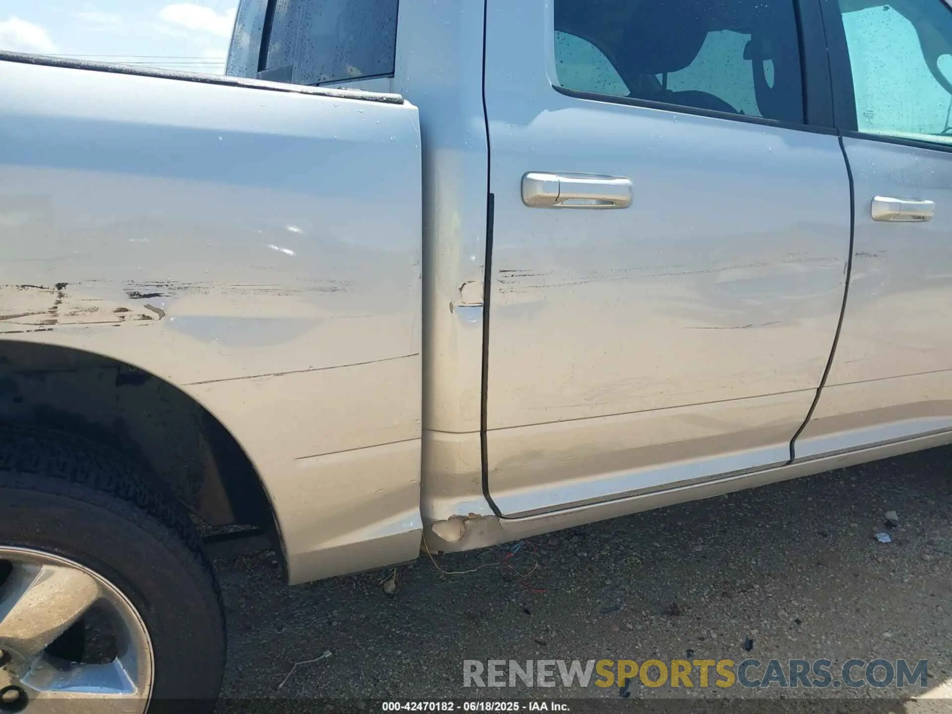19 Photograph of a damaged car 1C6RR6LT9KS564282 RAM 1500 CLASSIC 2019