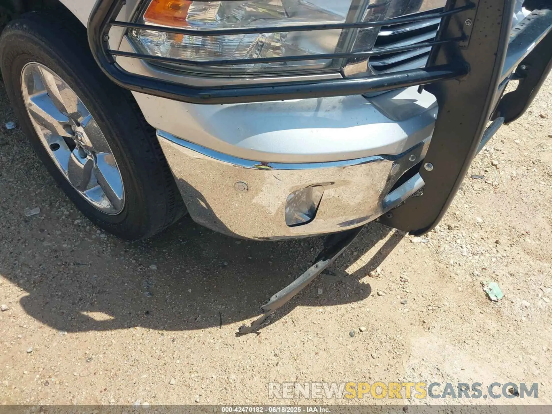 20 Photograph of a damaged car 1C6RR6LT9KS564282 RAM 1500 CLASSIC 2019