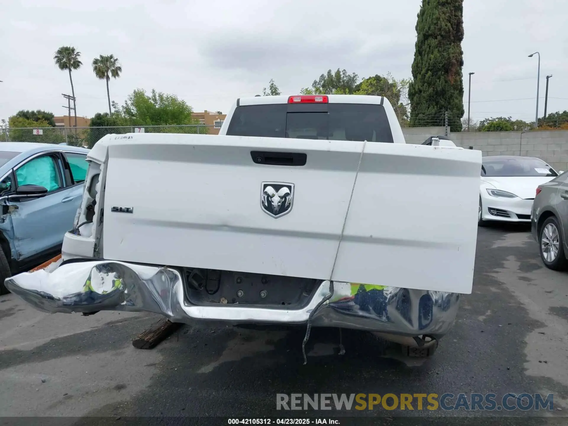 17 Photograph of a damaged car 1C6RR6TT3KS532511 RAM 1500 CLASSIC 2019
