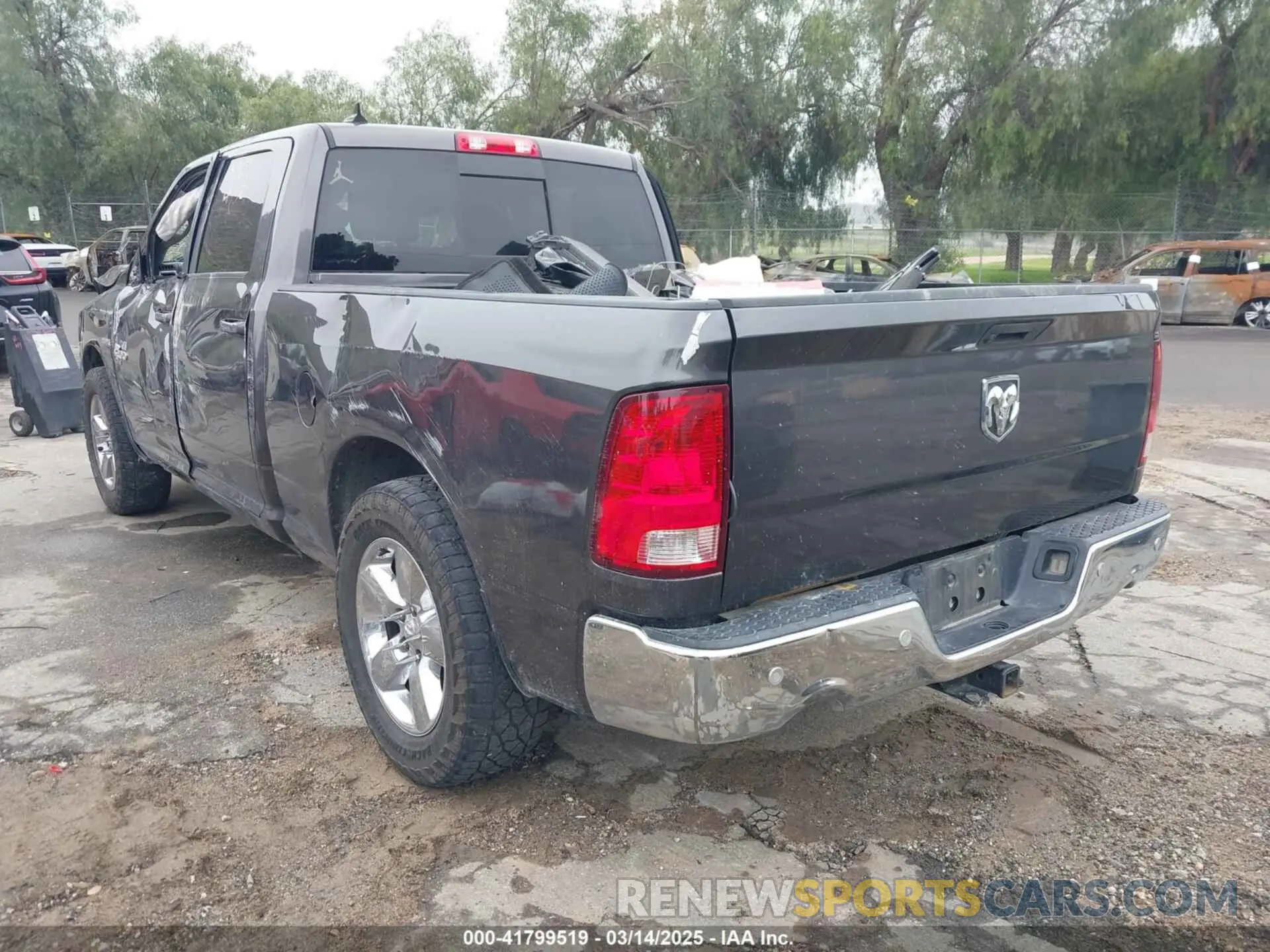 3 Фотография поврежденного автомобиля 1C6RR6TT5KS512552 RAM 1500 CLASSIC 2019