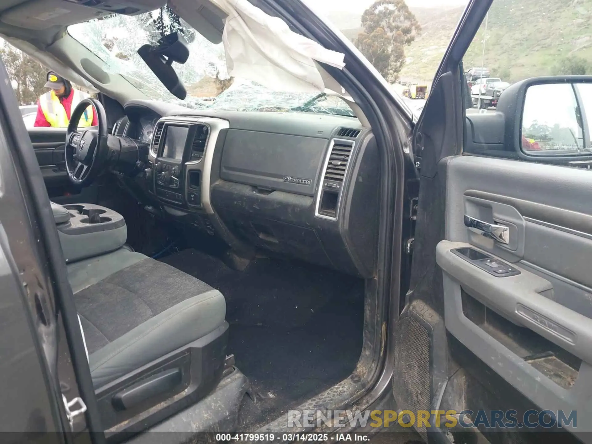 5 Фотография поврежденного автомобиля 1C6RR6TT5KS512552 RAM 1500 CLASSIC 2019