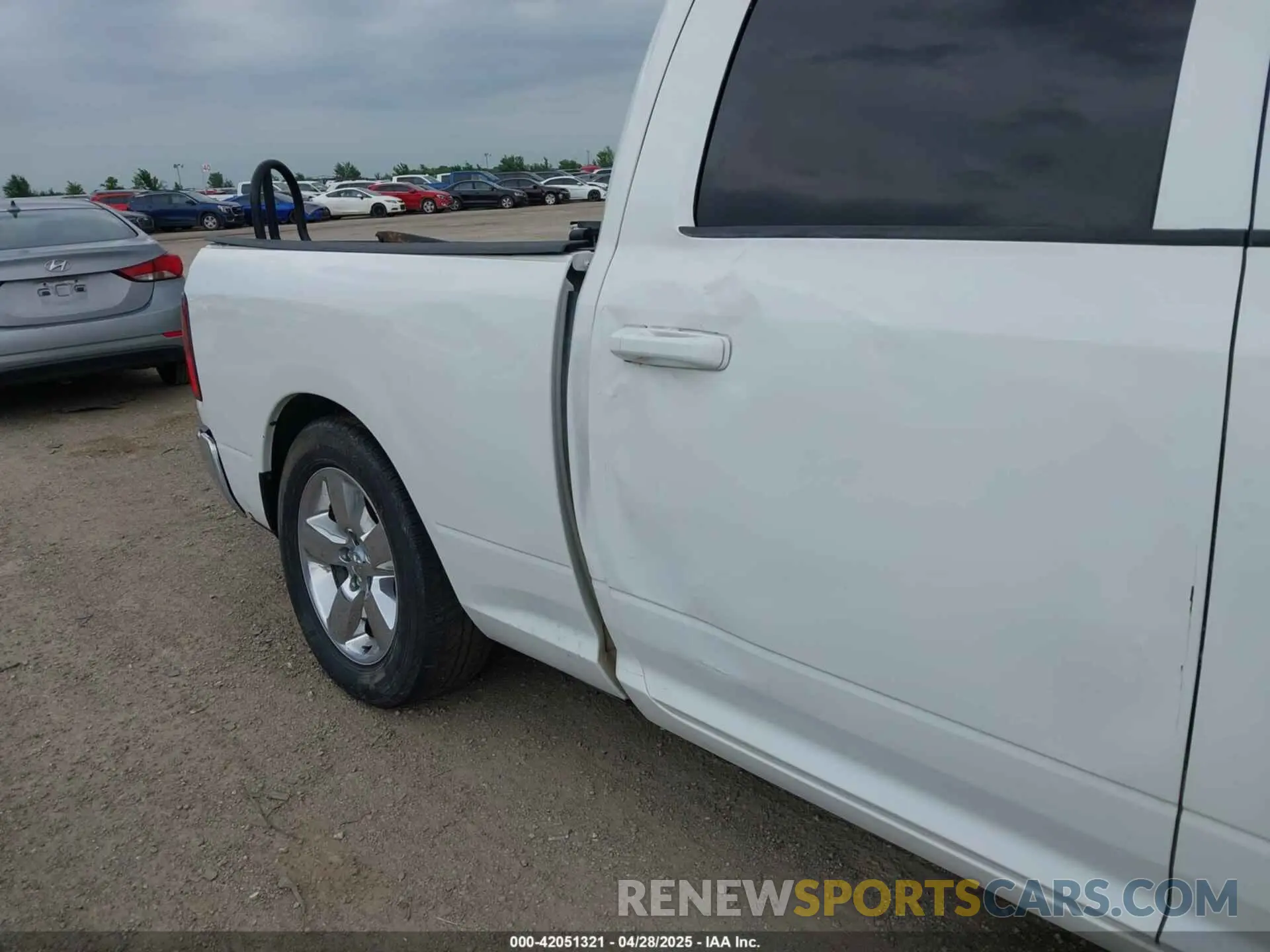 17 Photograph of a damaged car 1C6RR6TT5KS722052 RAM 1500 CLASSIC 2019