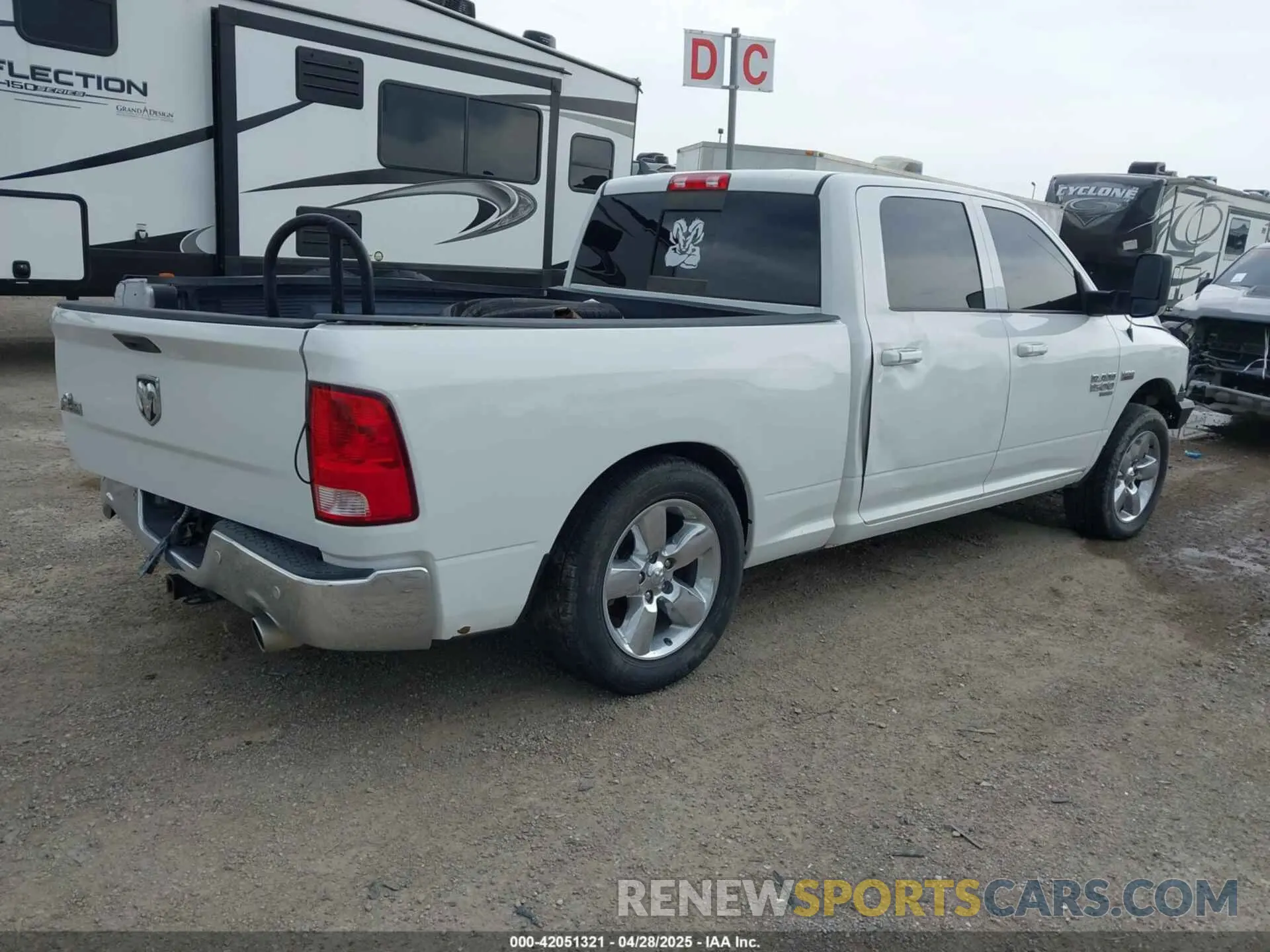 4 Photograph of a damaged car 1C6RR6TT5KS722052 RAM 1500 CLASSIC 2019