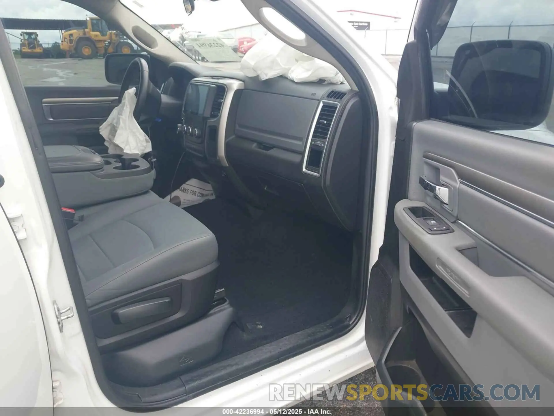 5 Фотография поврежденного автомобиля 1C6RR6TT6KS613101 RAM 1500 CLASSIC 2019