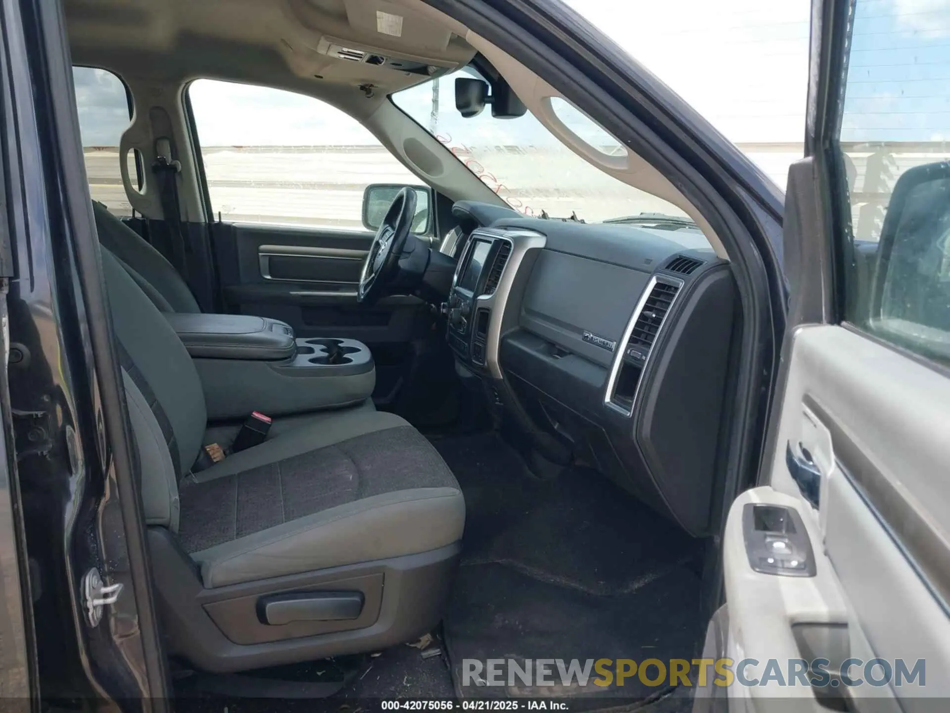 5 Photograph of a damaged car 1C6RR6TT7KS711649 RAM 1500 CLASSIC 2019