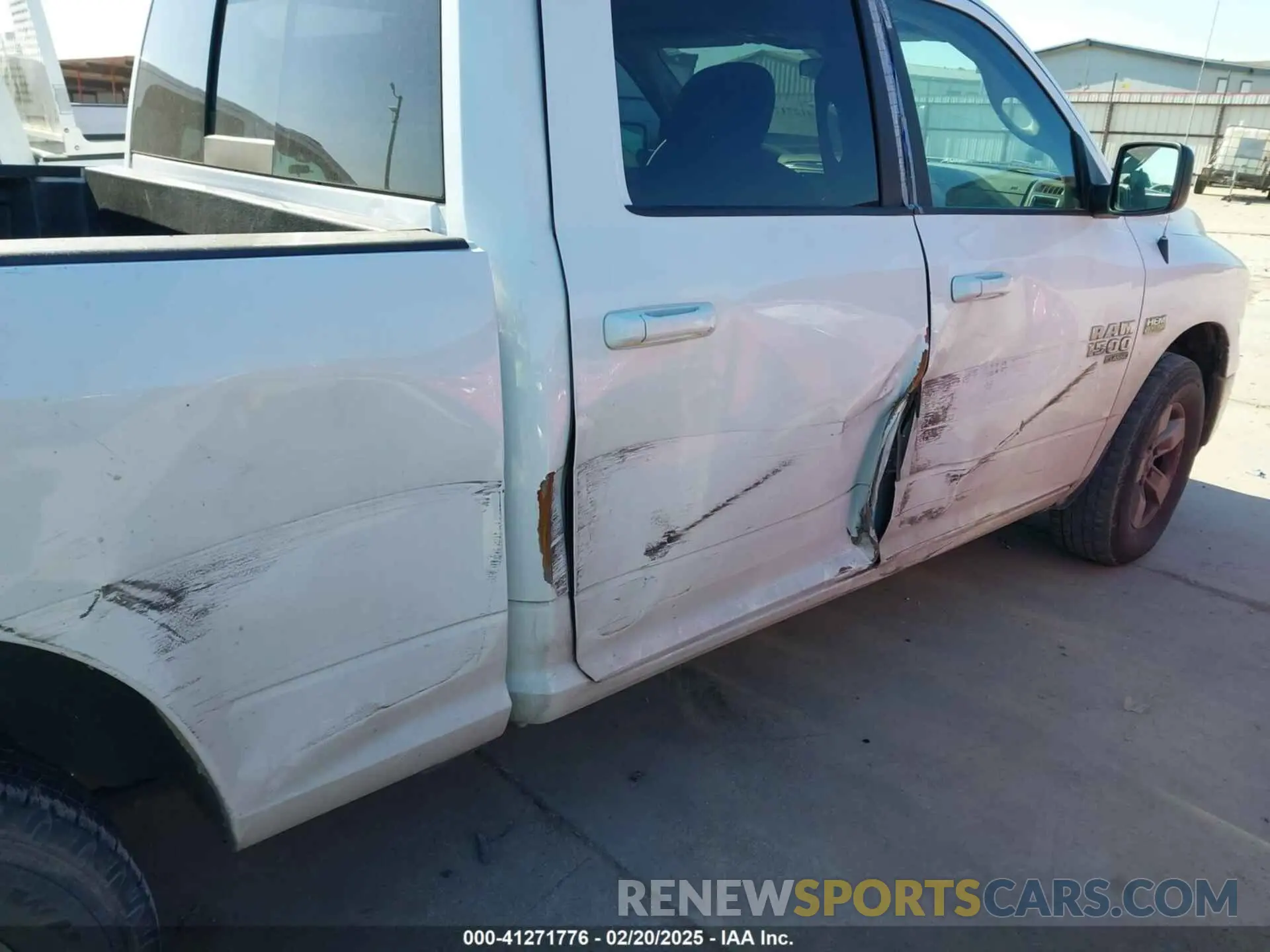 18 Photograph of a damaged car 1C6RR6TT9KS561561 RAM 1500 CLASSIC 2019