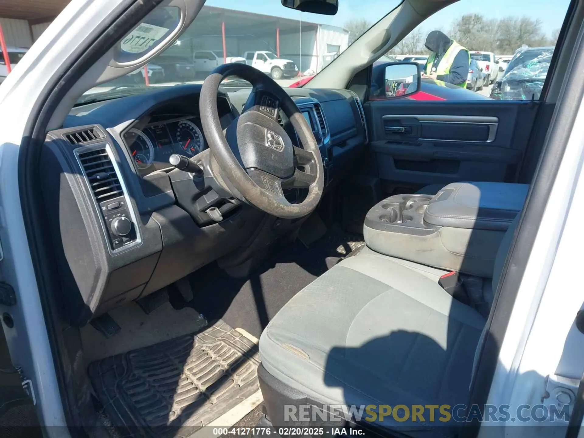 5 Photograph of a damaged car 1C6RR6TT9KS561561 RAM 1500 CLASSIC 2019