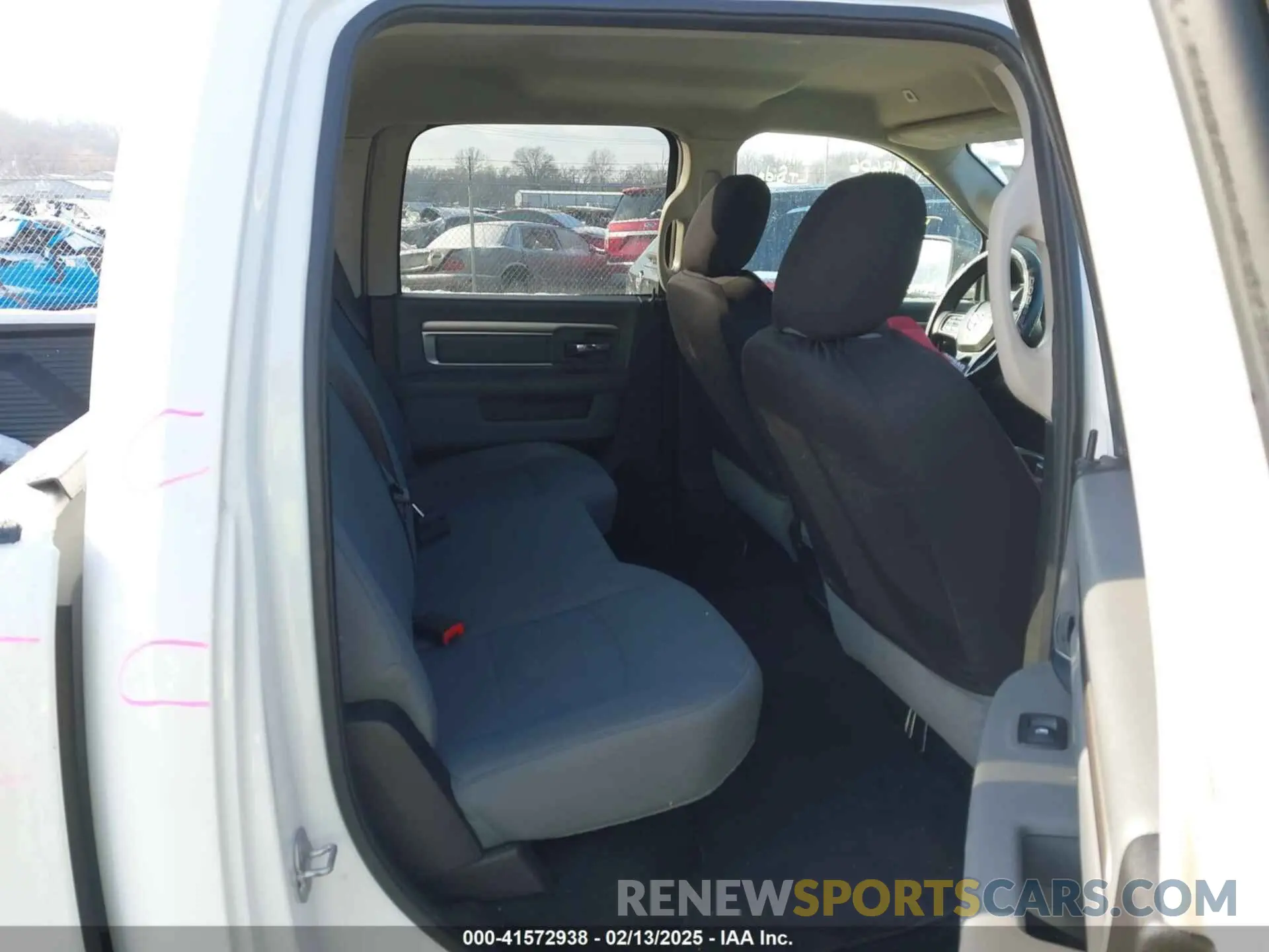 8 Фотография поврежденного автомобиля 1C6RR6TTXKS643976 RAM 1500 CLASSIC 2019