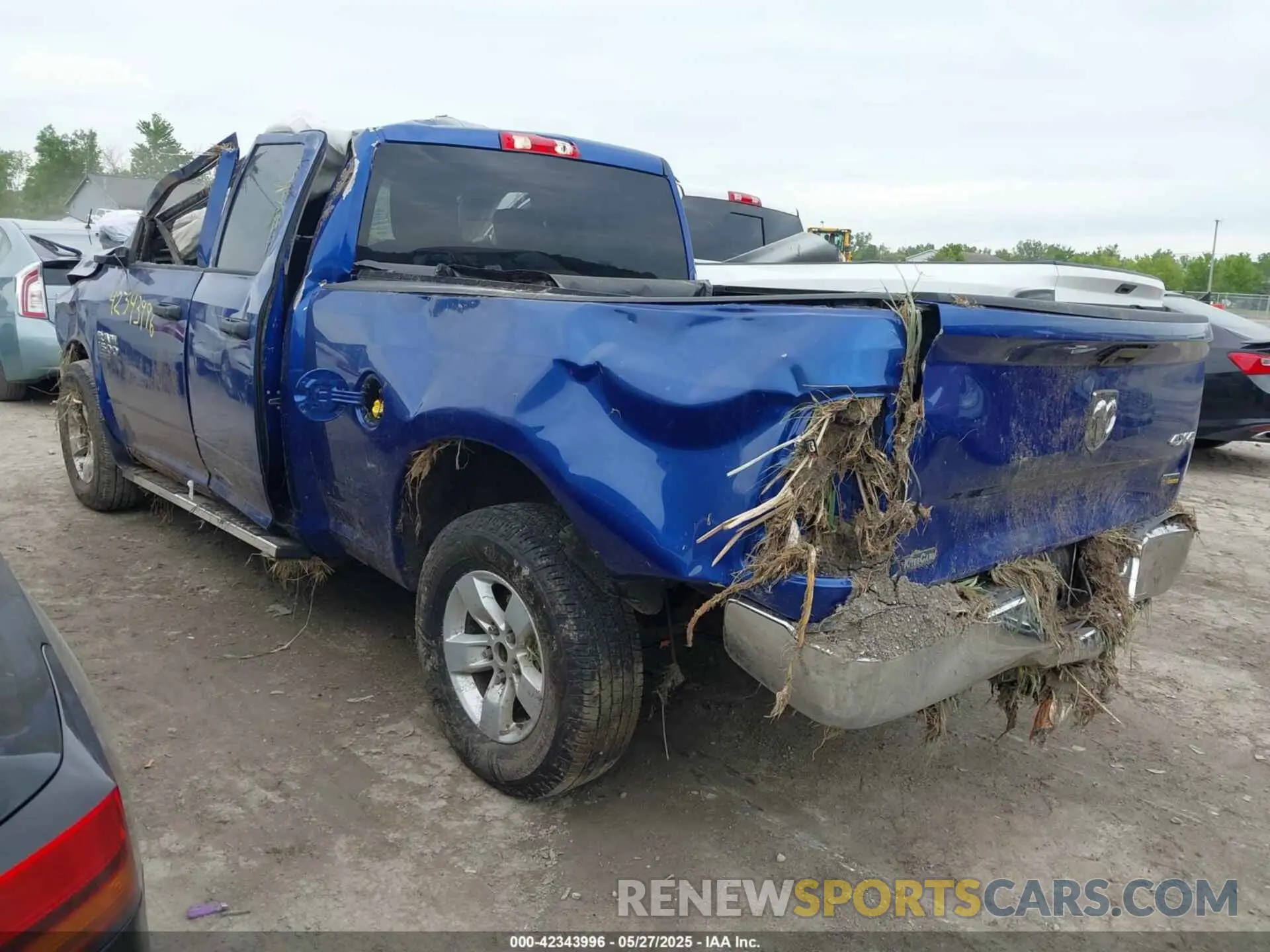 3 Photograph of a damaged car 1C6RR7FG1KS532236 RAM 1500 CLASSIC 2019