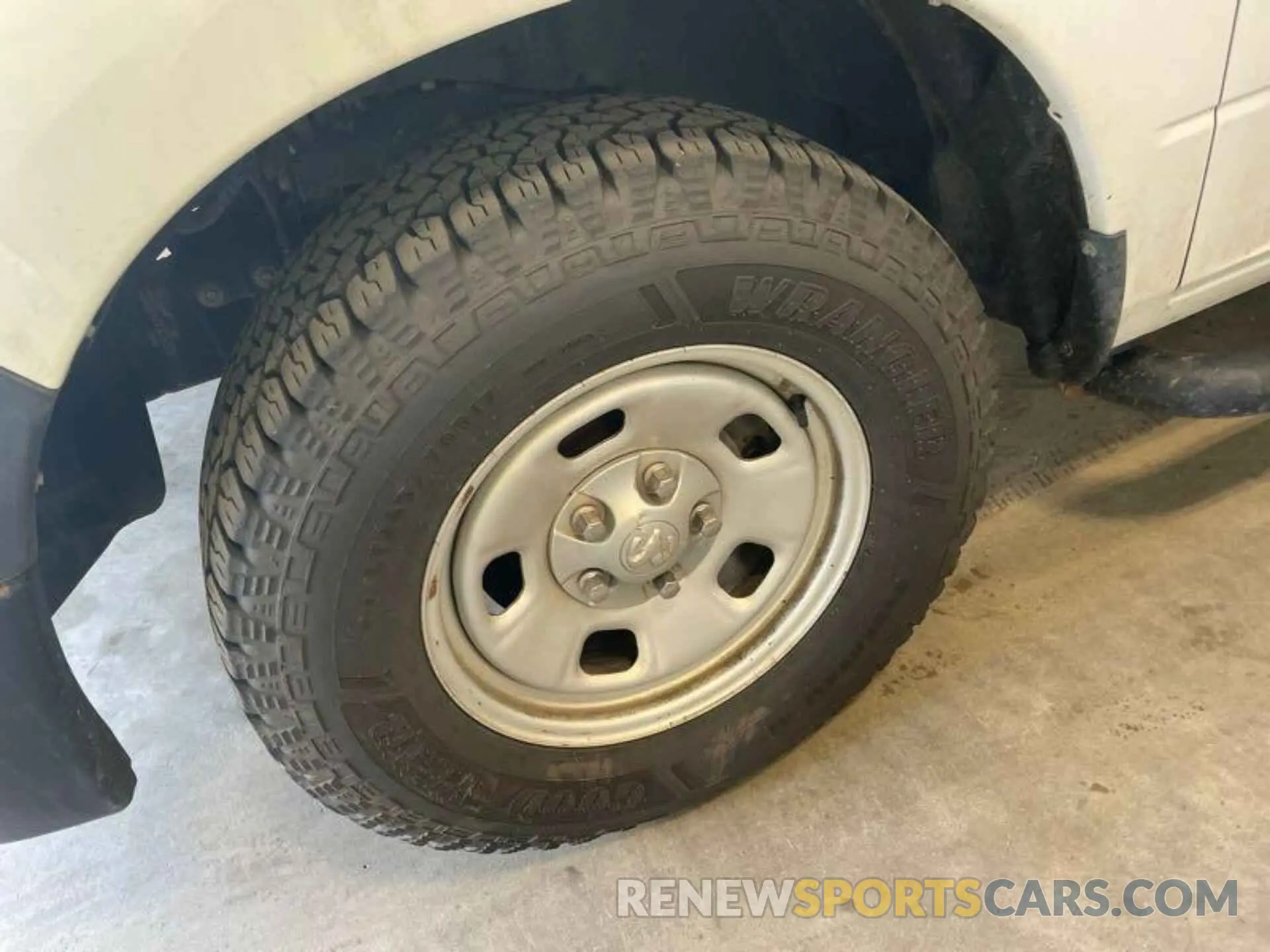 10 Фотография поврежденного автомобиля 1C6RR7FG5KS602112 RAM 1500 CLASSIC 2019
