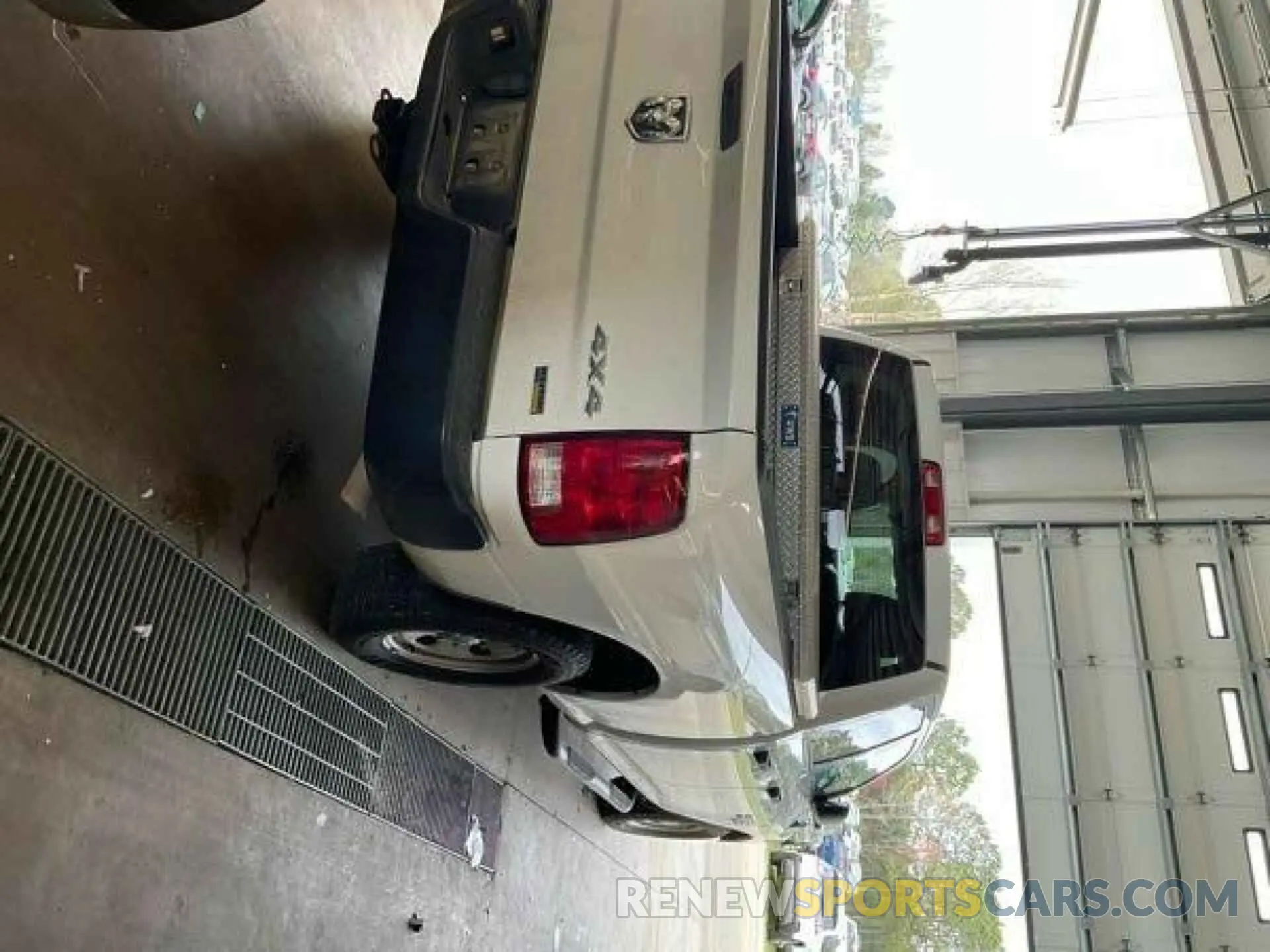 11 Фотография поврежденного автомобиля 1C6RR7FG5KS602112 RAM 1500 CLASSIC 2019
