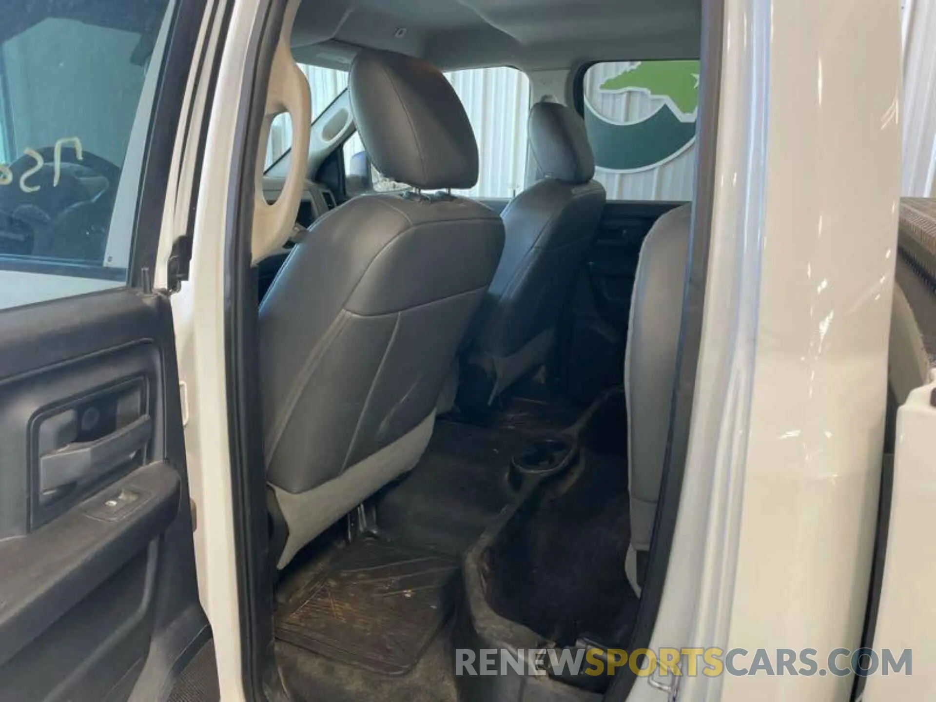 12 Фотография поврежденного автомобиля 1C6RR7FG5KS602112 RAM 1500 CLASSIC 2019