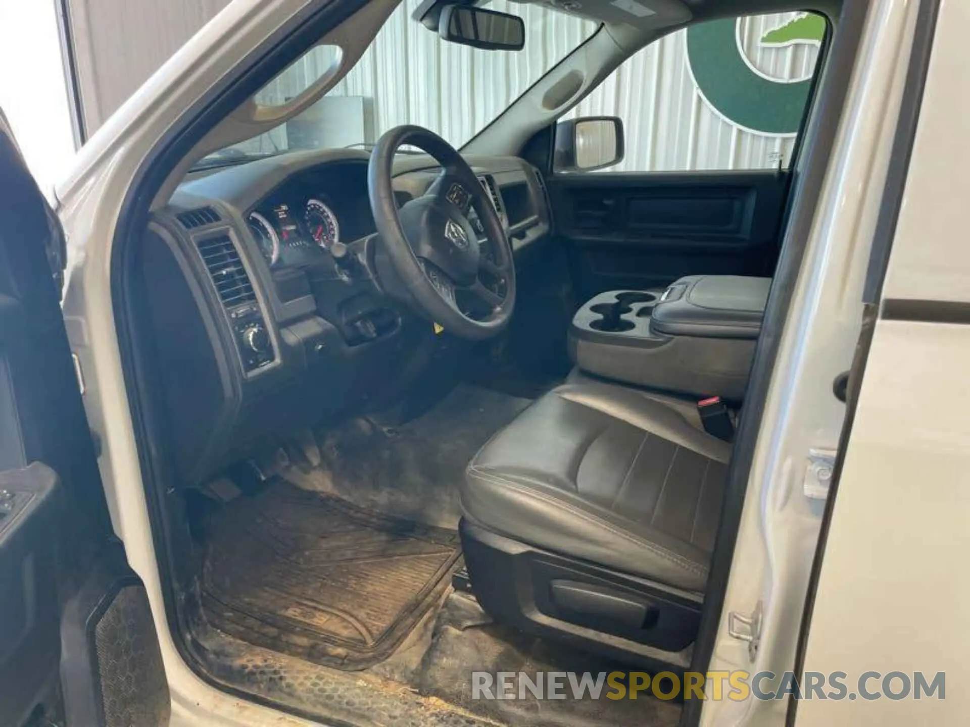 7 Фотография поврежденного автомобиля 1C6RR7FG5KS602112 RAM 1500 CLASSIC 2019