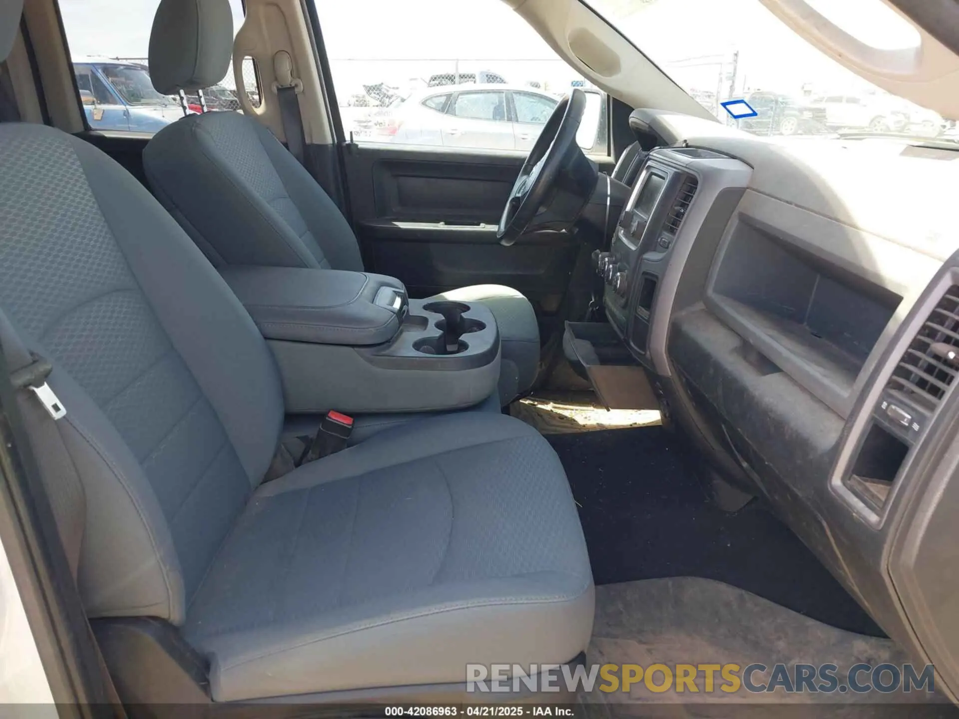 5 Photograph of a damaged car 1C6RR7FG6KS590438 RAM 1500 CLASSIC 2019