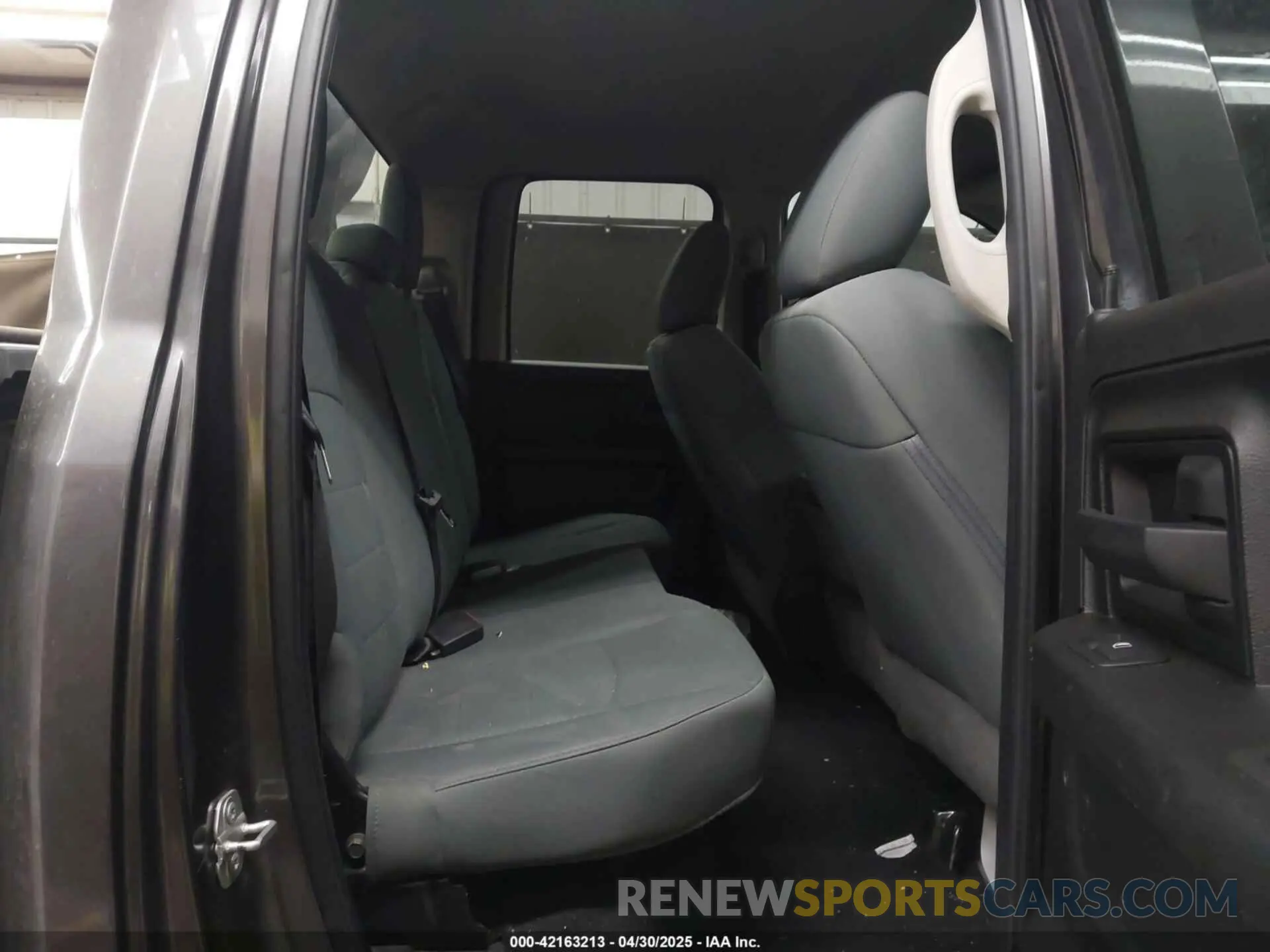 8 Photograph of a damaged car 1C6RR7FG6KS625365 RAM 1500 CLASSIC 2019