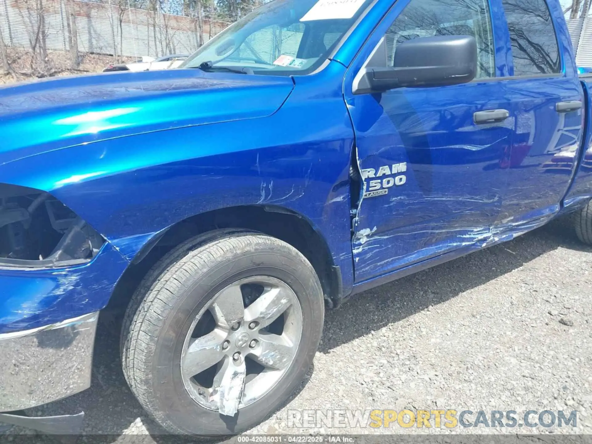 17 Photograph of a damaged car 1C6RR7FG8KS501968 RAM 1500 CLASSIC 2019