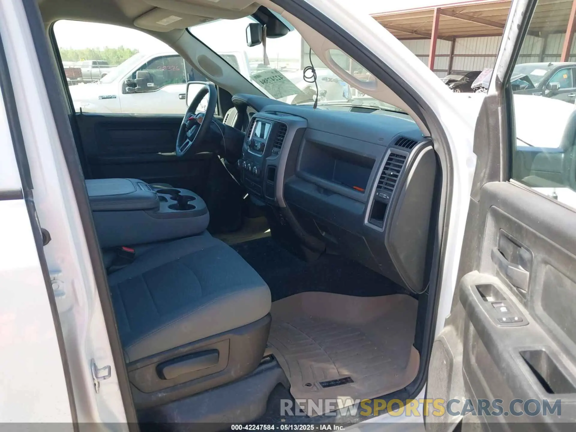 5 Photograph of a damaged car 1C6RR7FG9KS537801 RAM 1500 CLASSIC 2019
