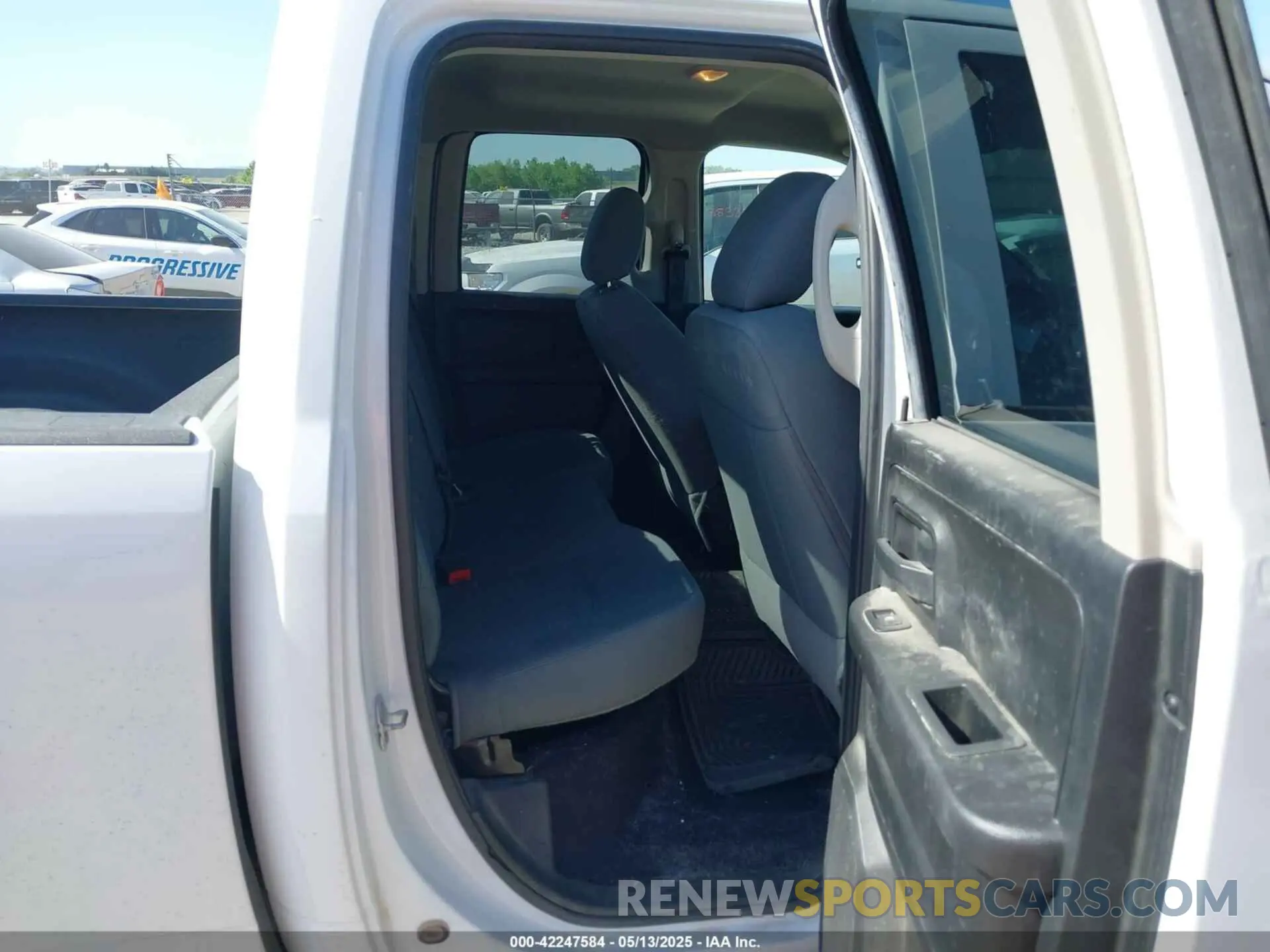 8 Photograph of a damaged car 1C6RR7FG9KS537801 RAM 1500 CLASSIC 2019