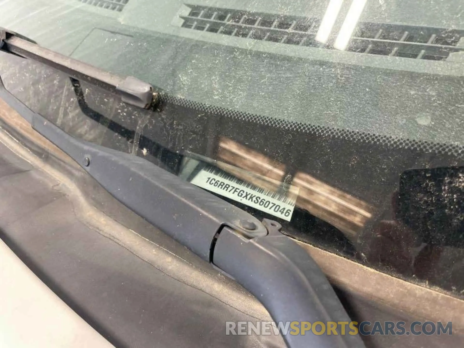 6 Фотография поврежденного автомобиля 1C6RR7FGXKS607046 RAM 1500 CLASSIC 2019