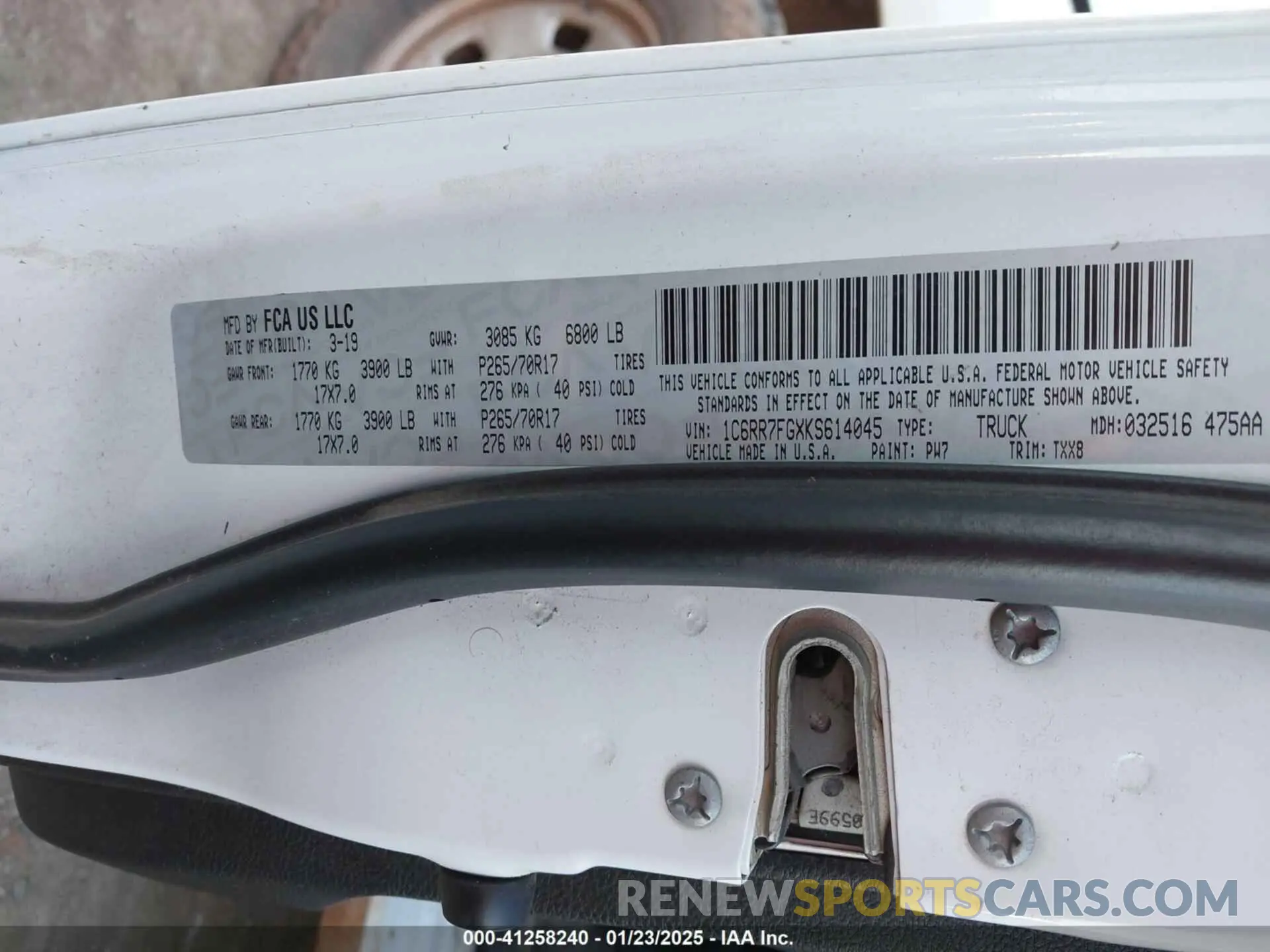 9 Photograph of a damaged car 1C6RR7FGXKS614045 RAM 1500 CLASSIC 2019